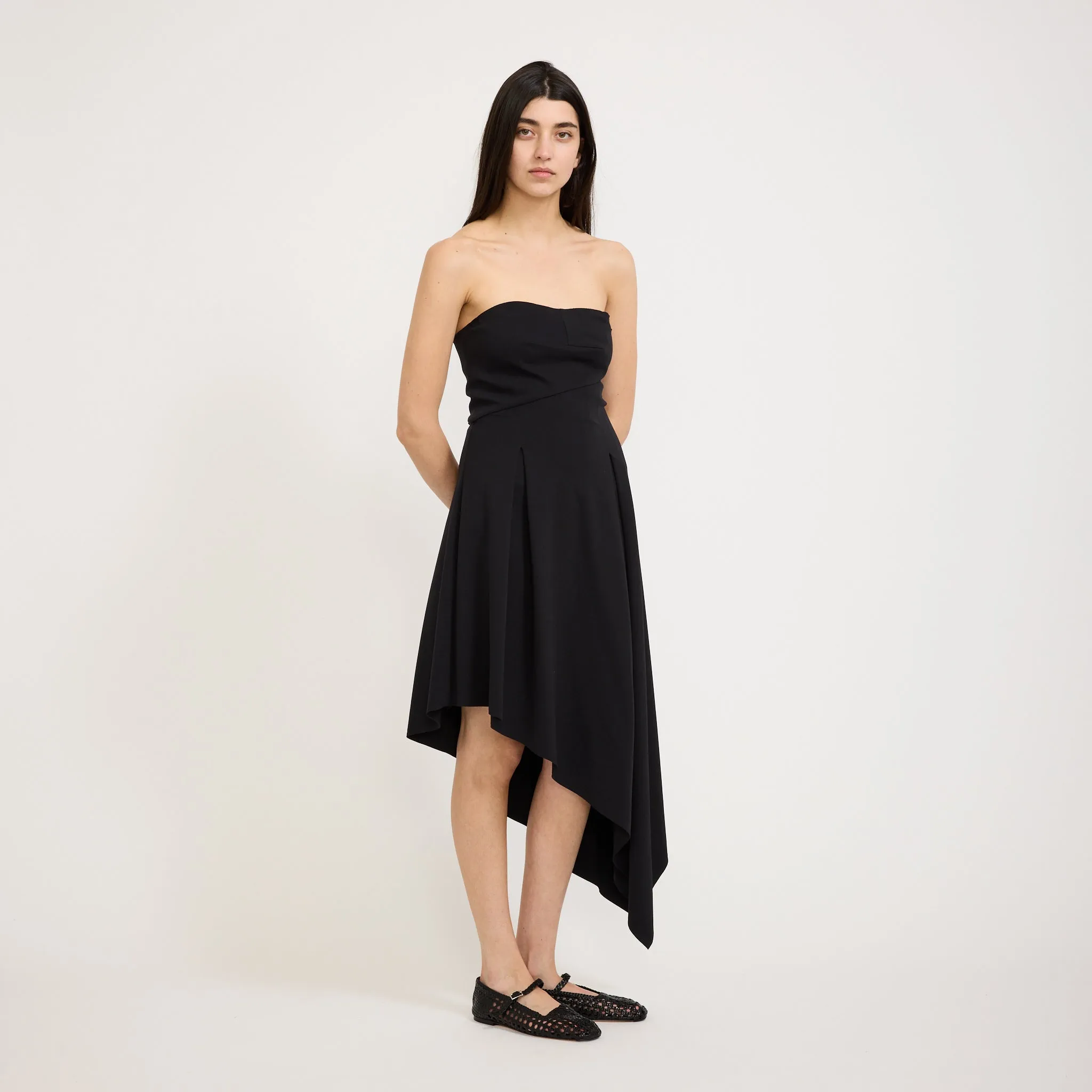 Magnetic-Closure Fluid Shape Asymmetric Strapless Dress Black