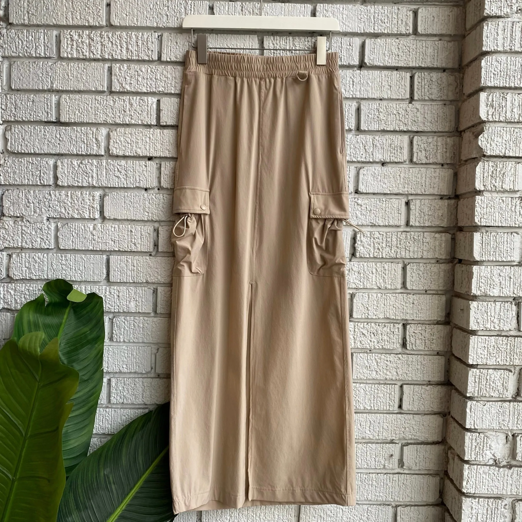 AVENA Cargo Skirt Relaxed Motion