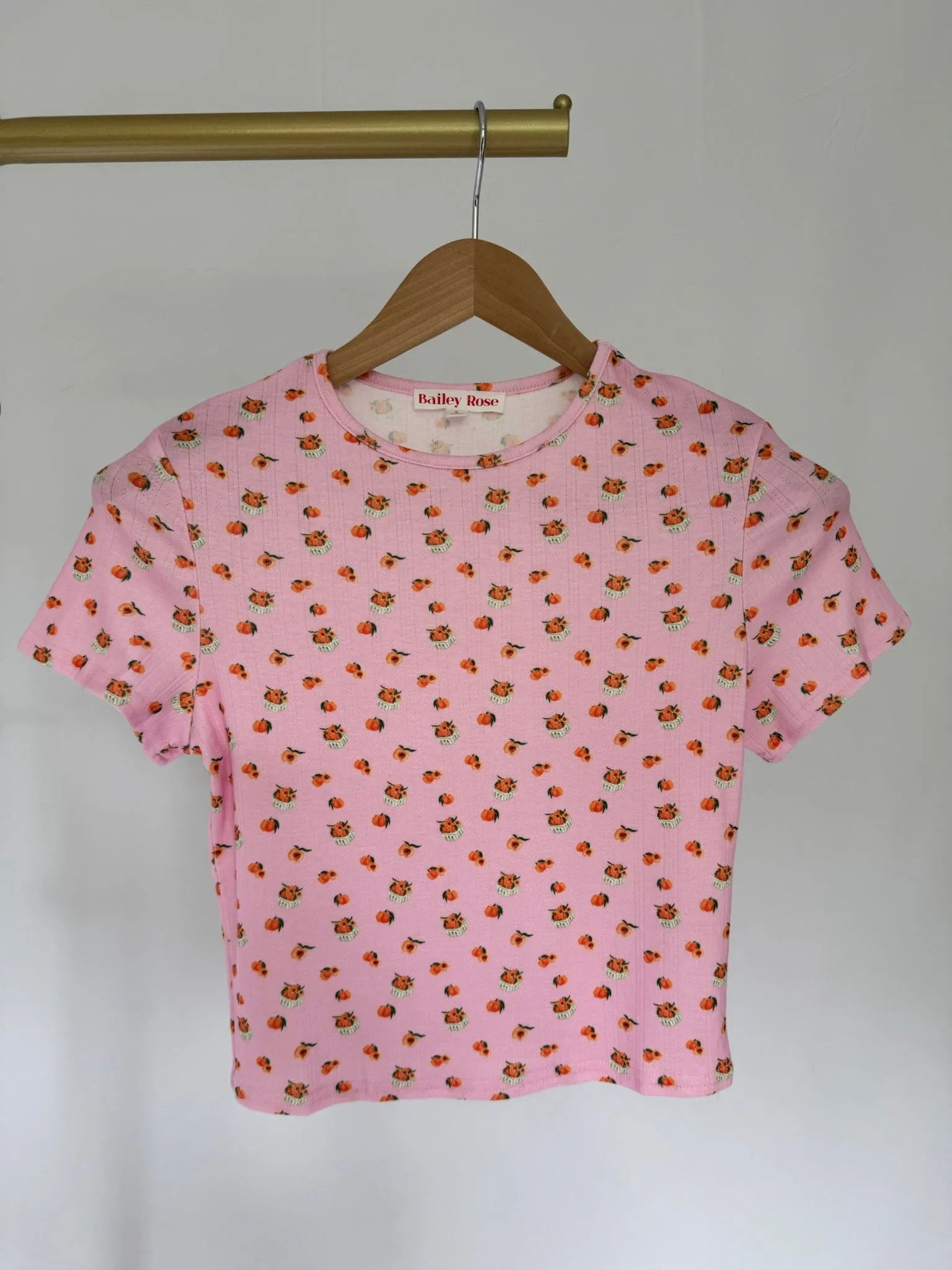 BASKET OF PEACHES Tee Casual Essential