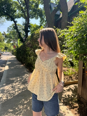 BEACH DATE Top suitable for indoor relaxation
