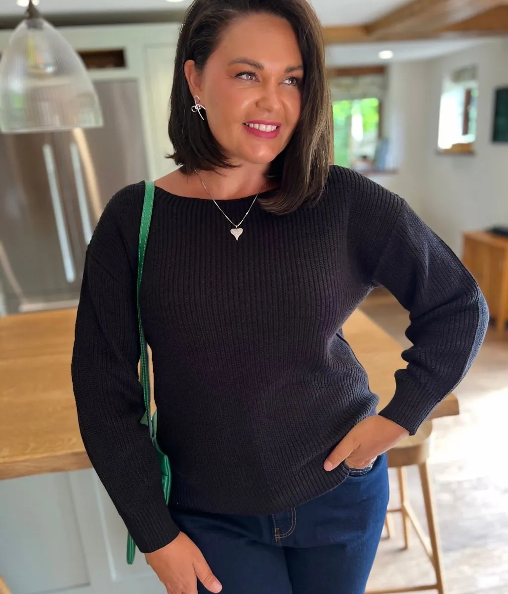 Comfortable Style Black Boat Neck Knitted Jumper