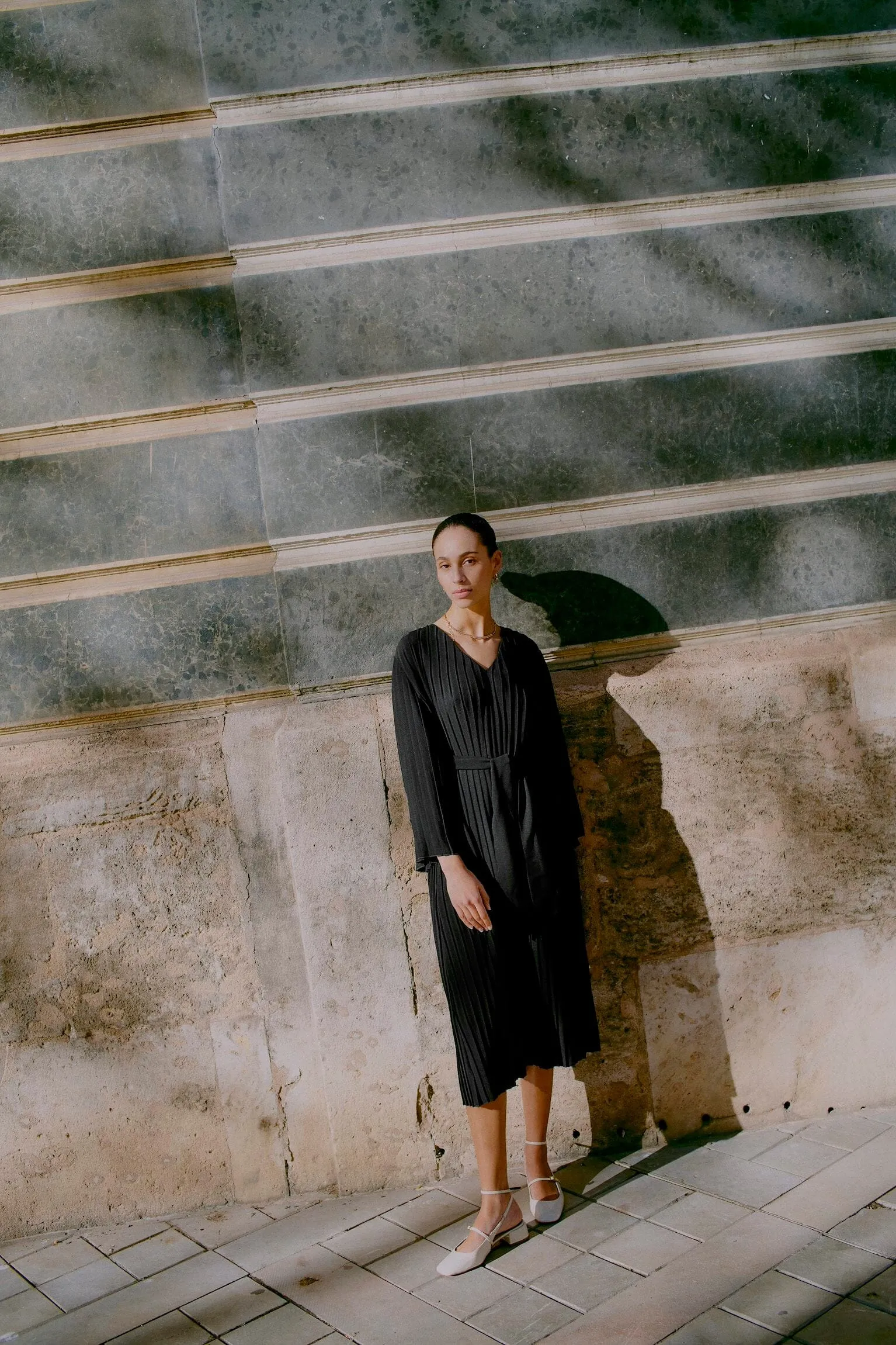 Soft Fit Wear BLACK PLEATED MIDI DRESS