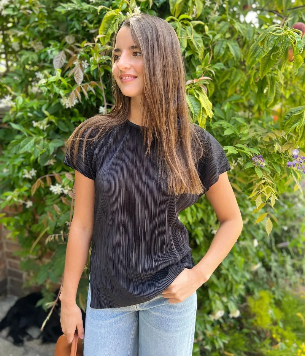 QuickDrying Fiber FrictionResistant Black Plisse Top