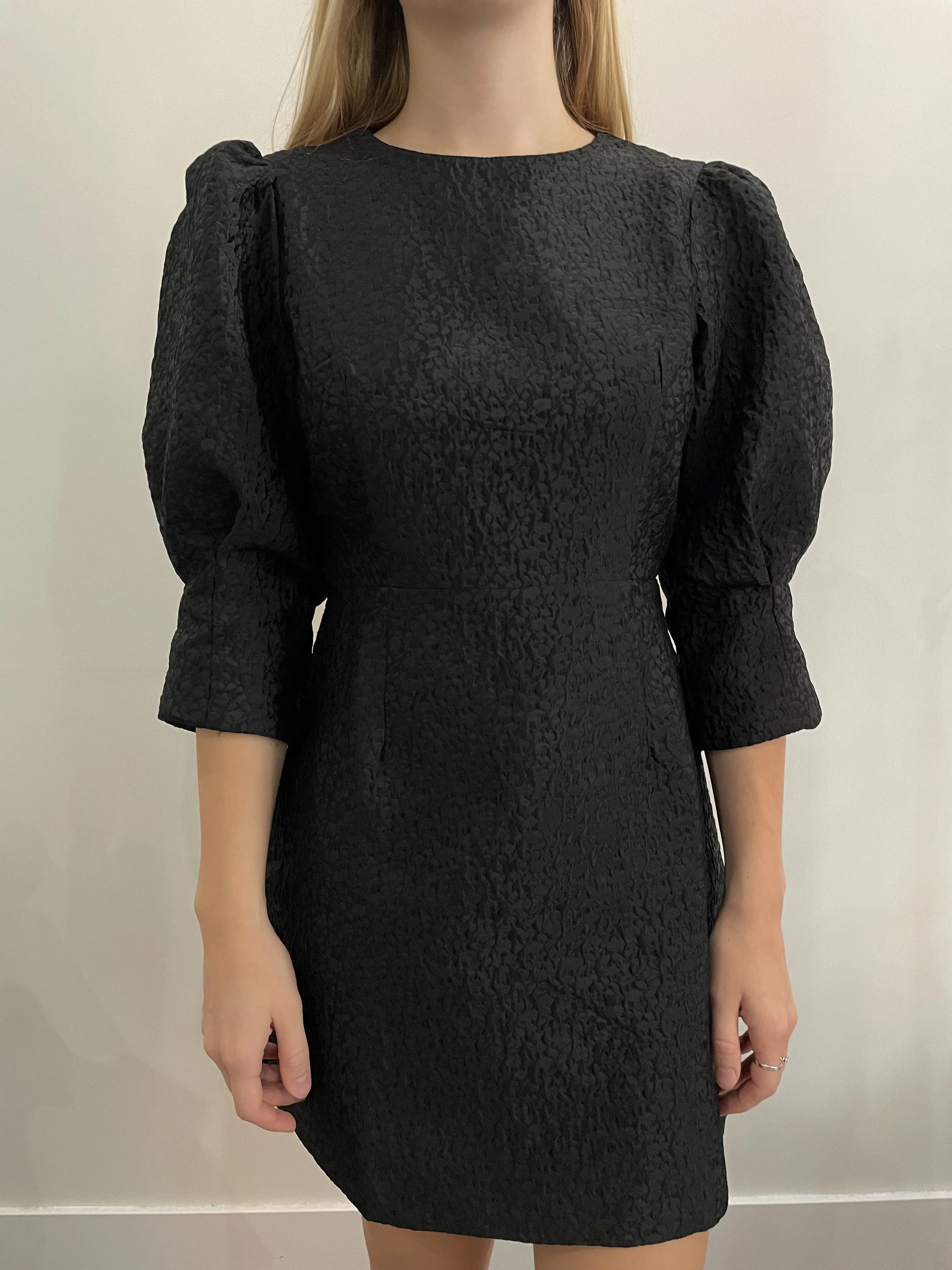 BLACK TEXTURED DRESS Peach Tone Bishop-Sleeve