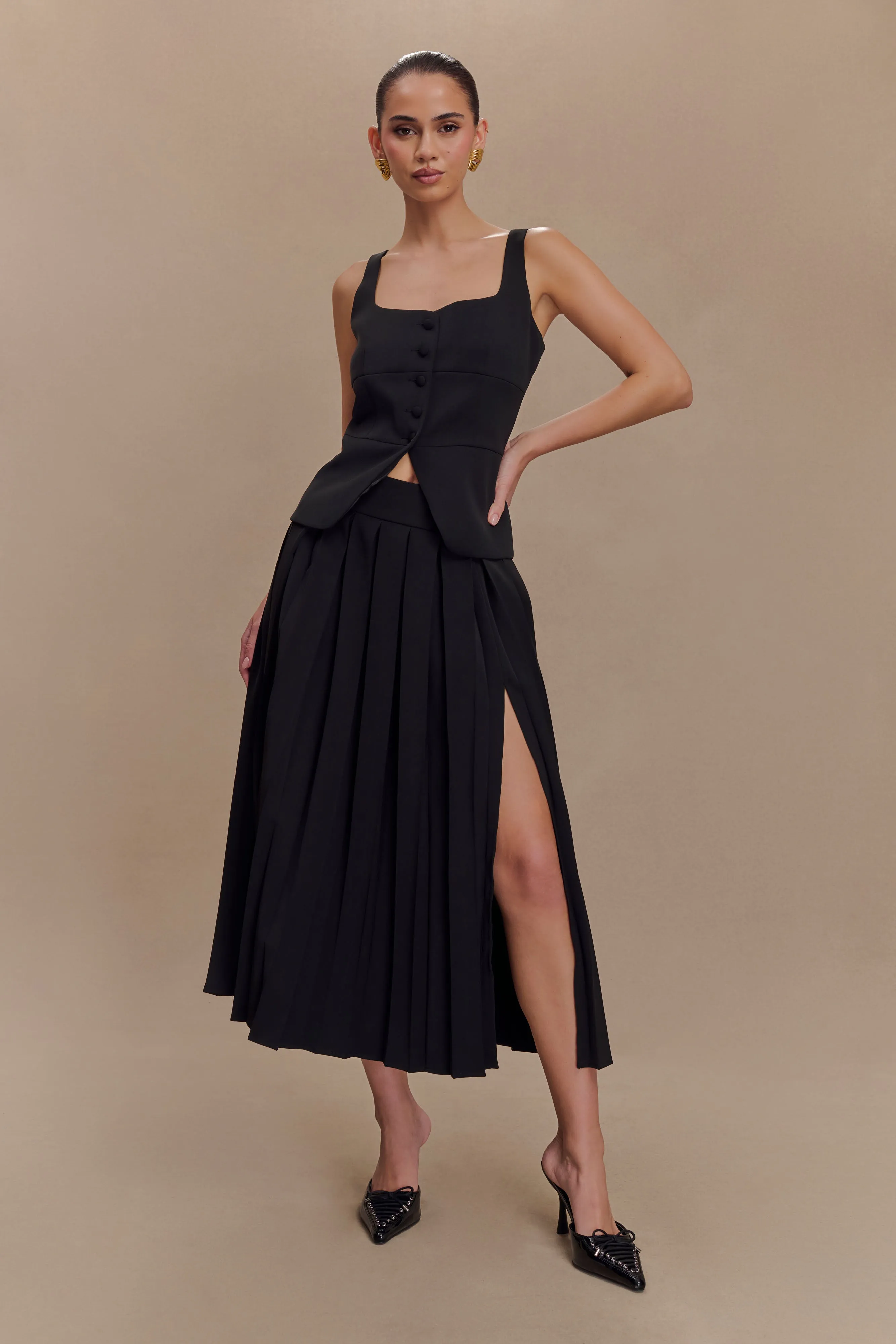 TonalStitching Overlock Edging Sunny Suiting Peplum Top - Black