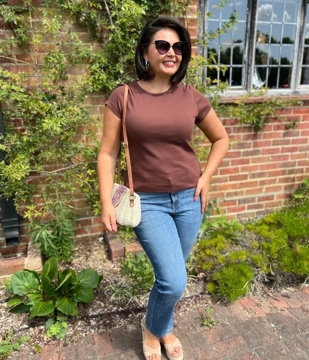 Brown Cotton Rich Ribbed Tee Model Edge TemperatureRegulatingLining
