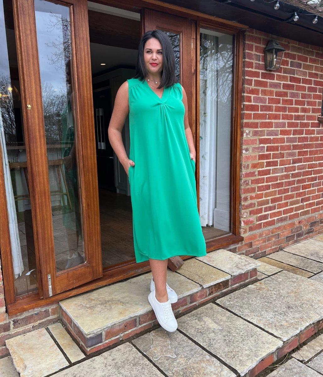 Trendy Silhouette Green V Neck Shift Dress