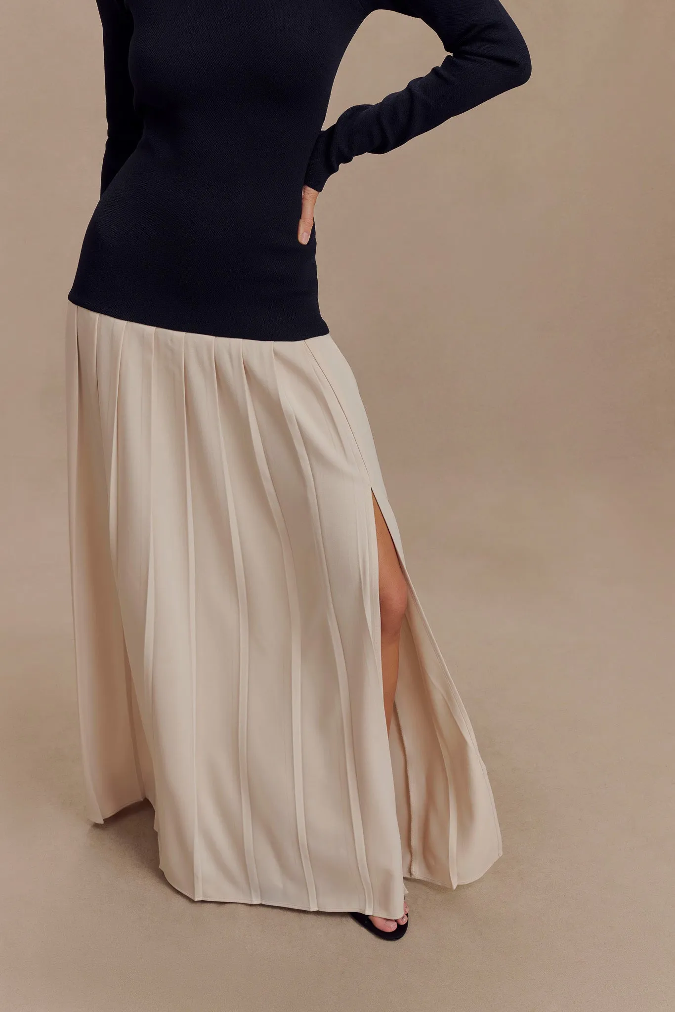 Travel-Style Satin Glow Presley Contrast Knit Off Shoulder Maxi Dress - Navy And Cream