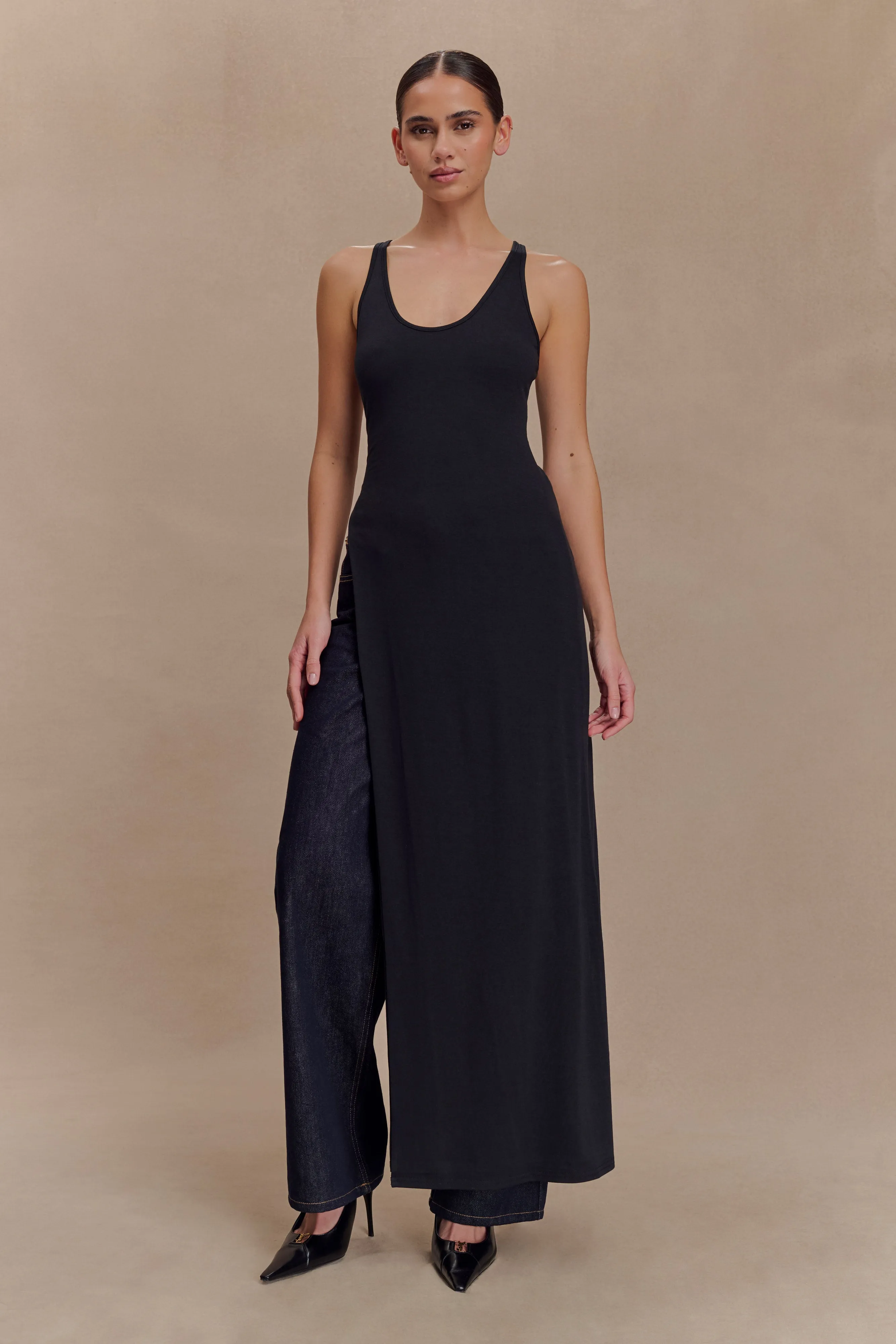 QuickDry Double Layered Hem Reinforcement Ellerie Longline Racerback Top - Black