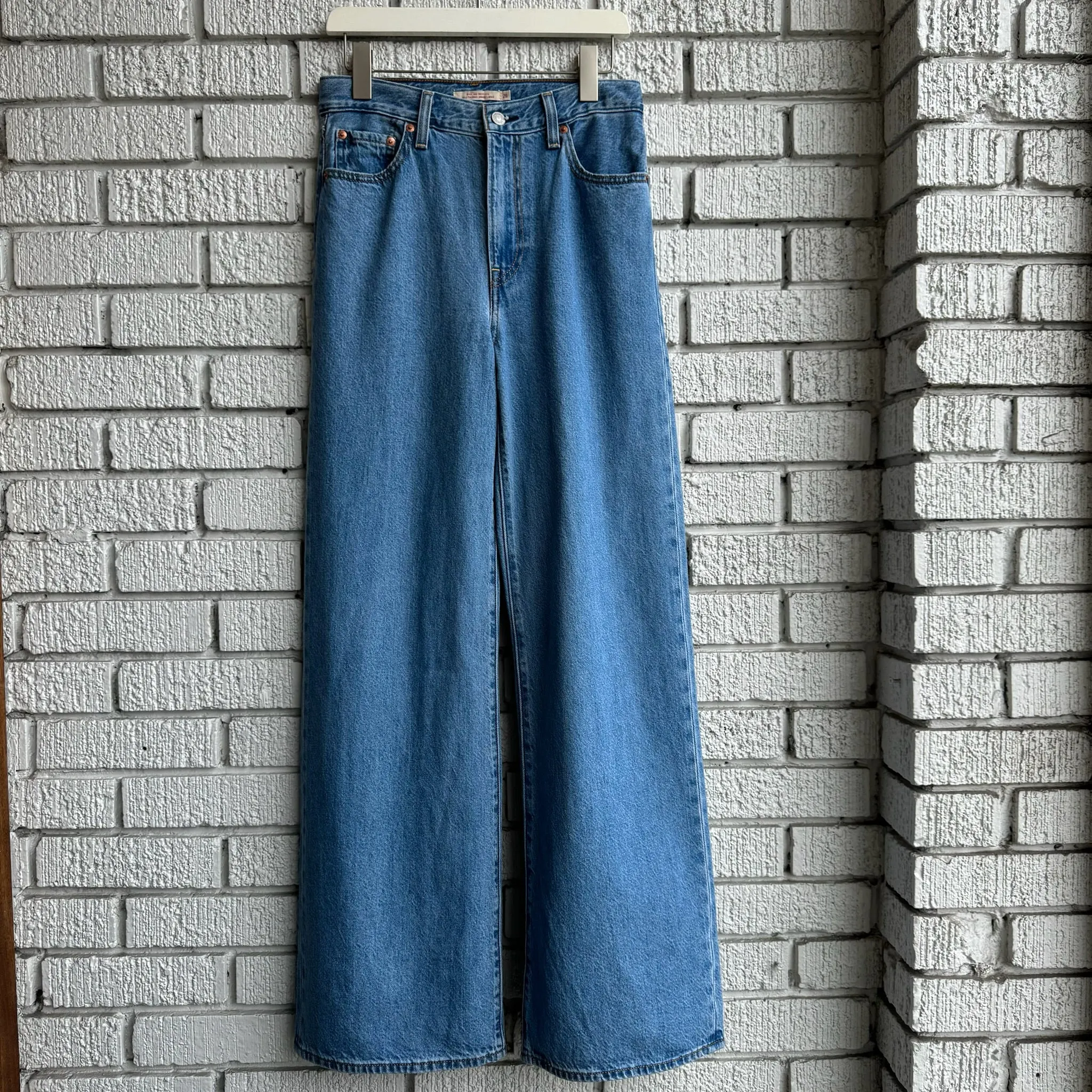 LEVI'S RIBCAGE WIDE LEG Jeans Road Trip Affordable Traveler Gear Sustainable