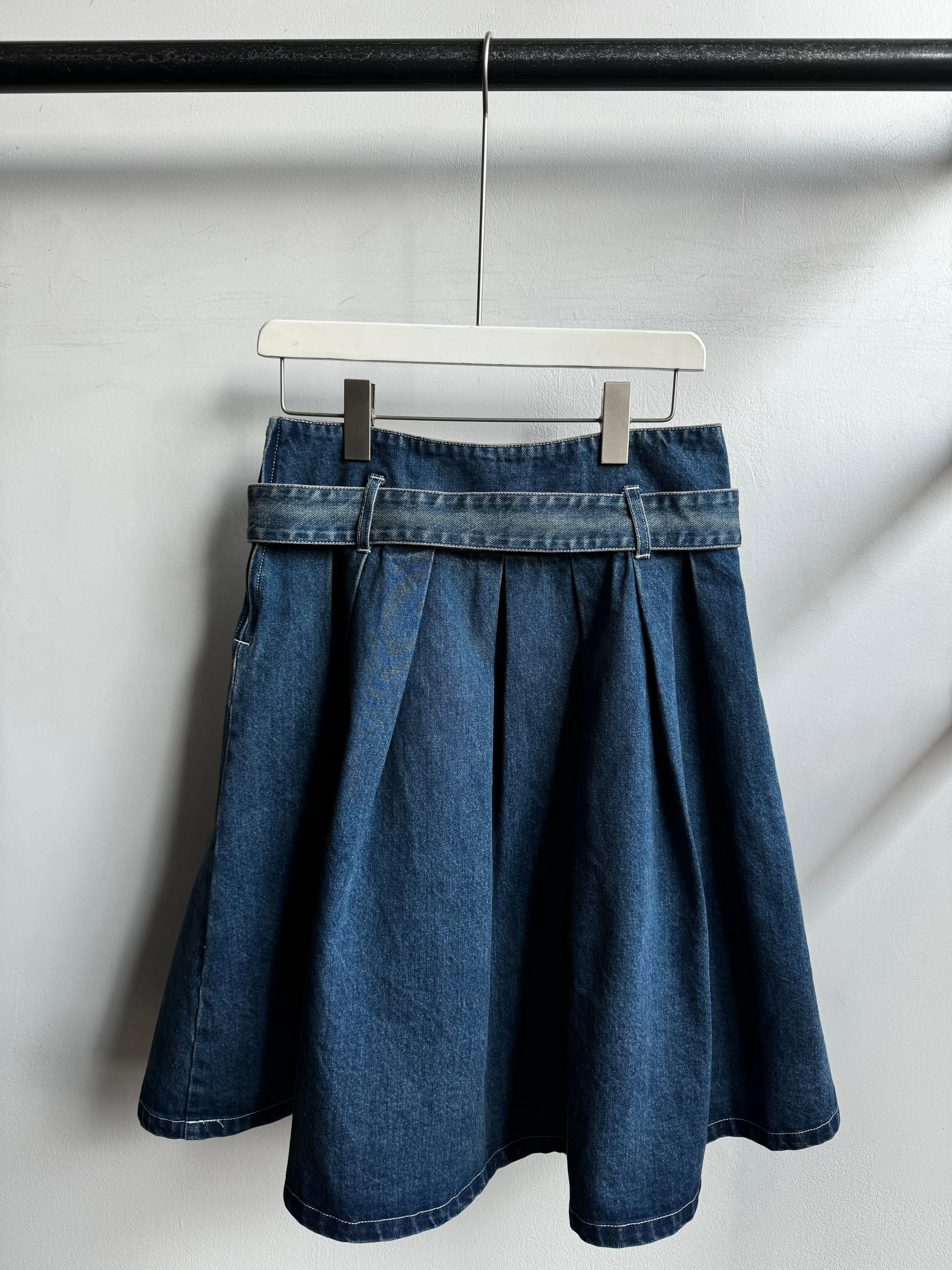 BUZZ WORTHY Skirt perforated design Everyday Line