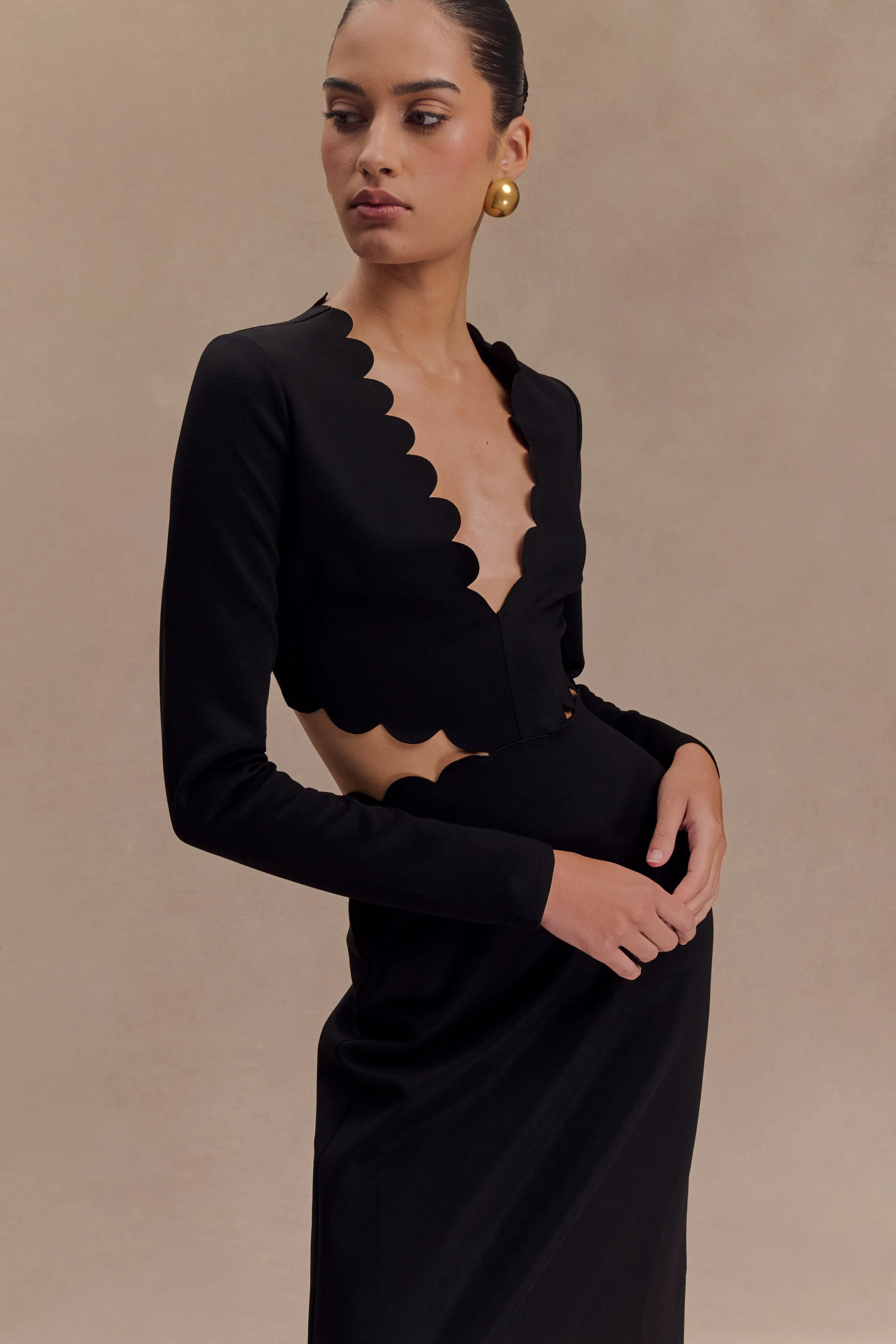 Trendy Layer Sleek Outline Cynthia Scalloped Halter Maxi Dress - Black