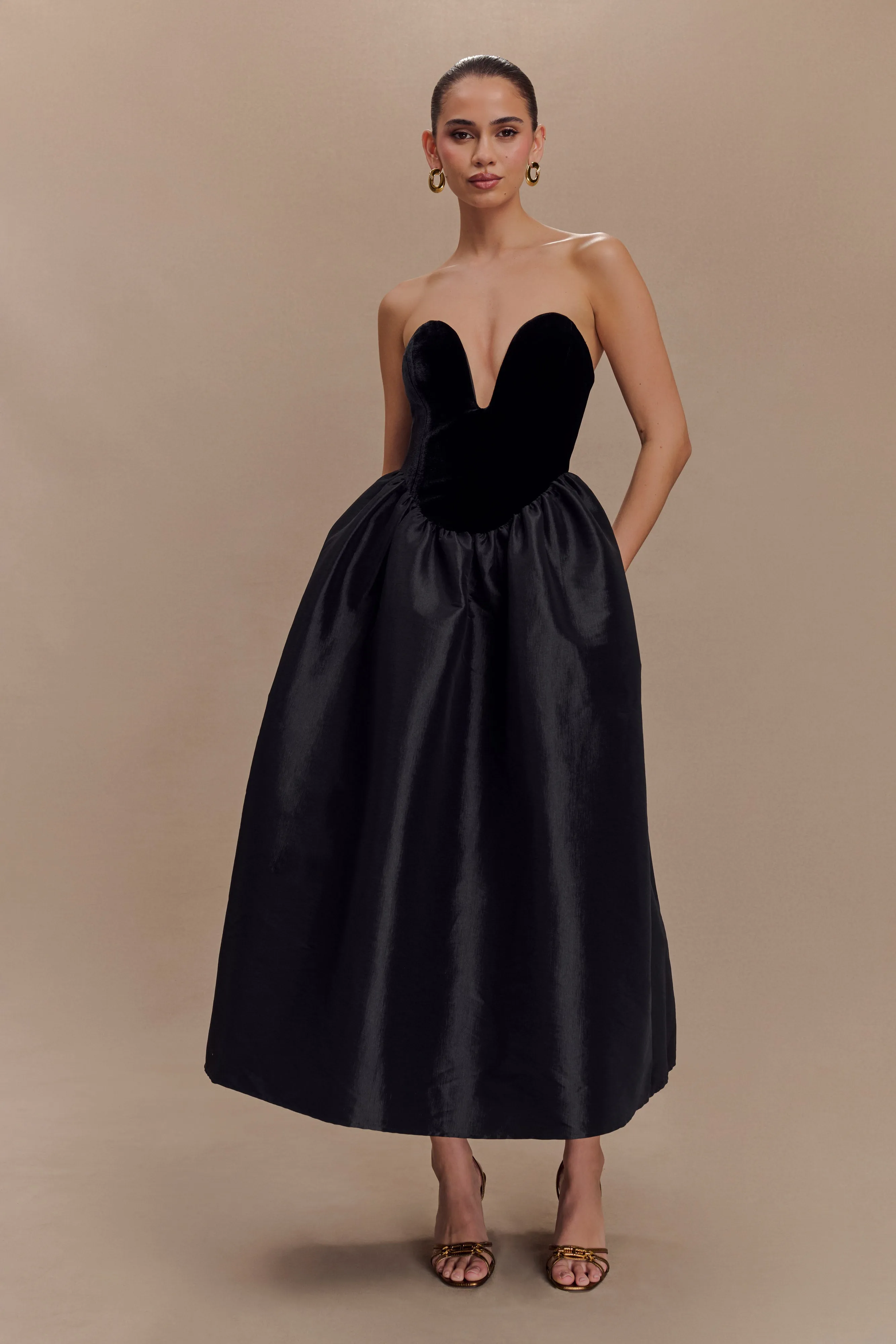 Flora Strapless Velvet Midi Dress - Black Gentle Aesthetic Statement-Buttons