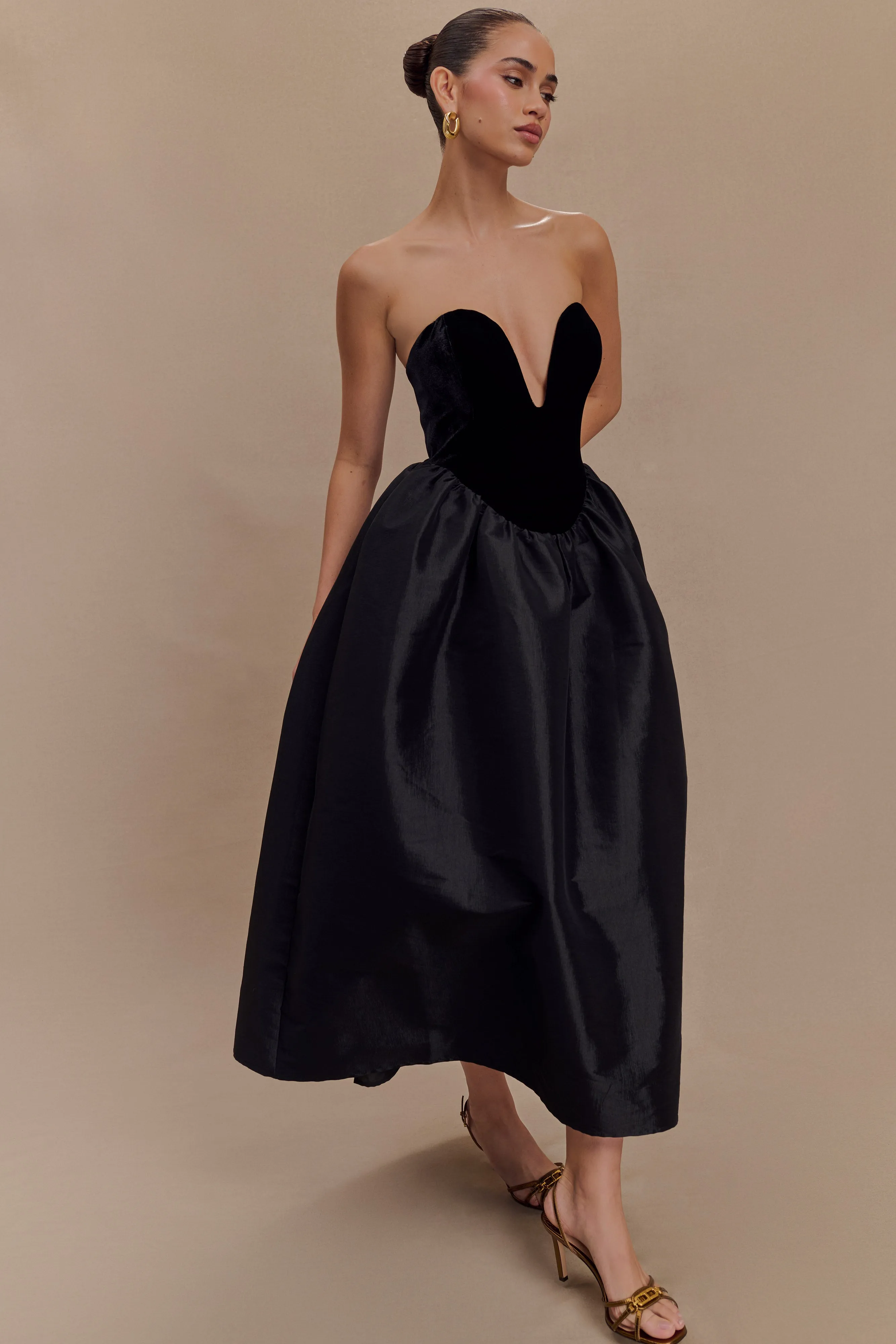 Flora Strapless Velvet Midi Dress - Black cut out