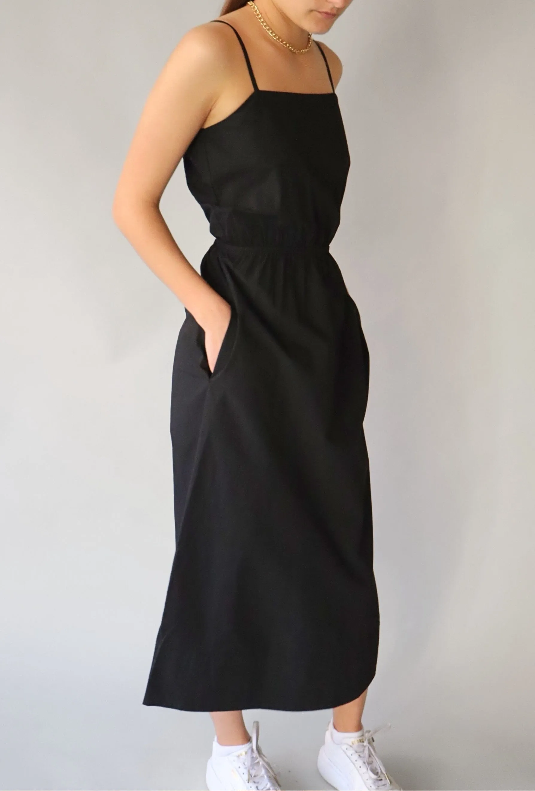ELEGANT BLACK DRESS Influencer-Style Glam Touch