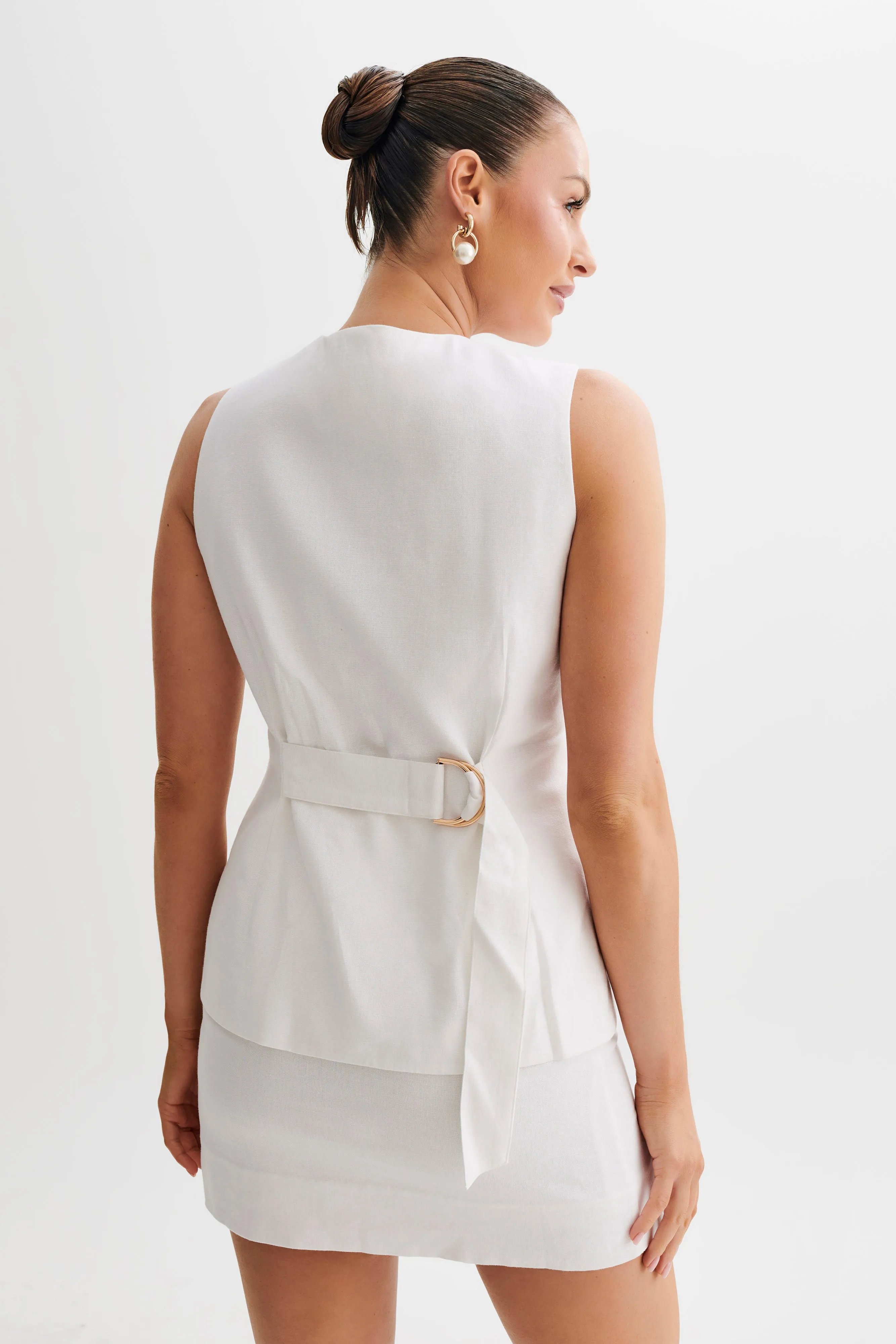 Laurence Sleeveless Linen Longline Top - White MoistureWicking Technology