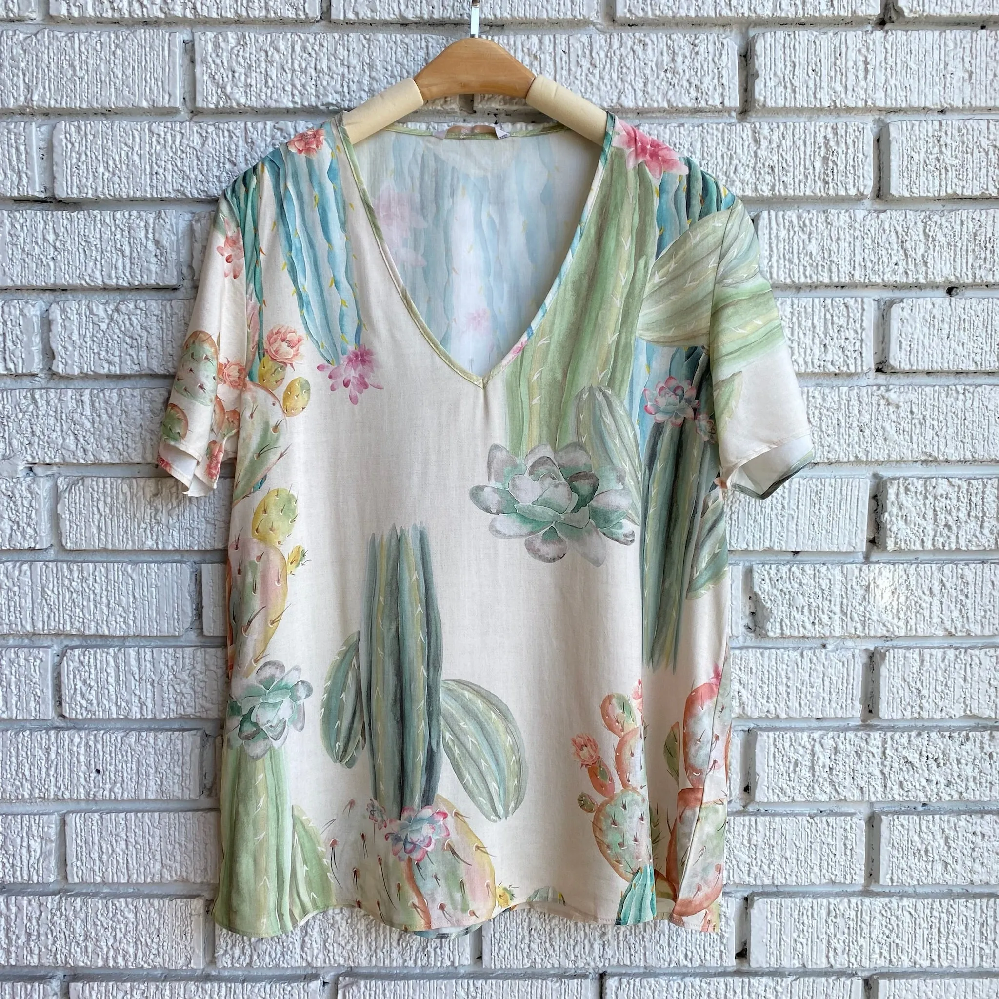 FLOR Short Sleeve Top Comfortable fit Bold Statement