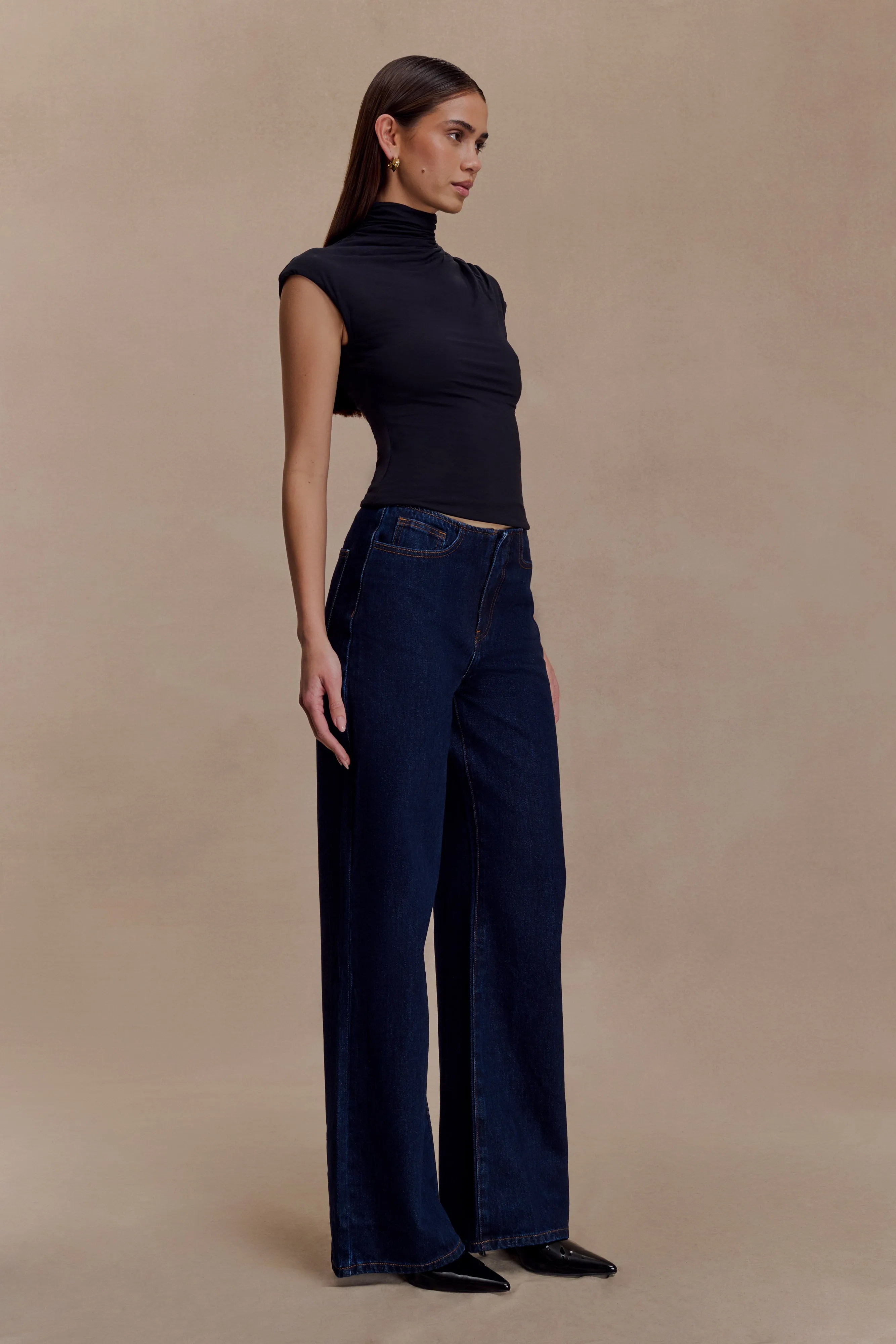 Curved Hem Design FlatlockStitching Freesia High Neck Sleeveless Top - Black