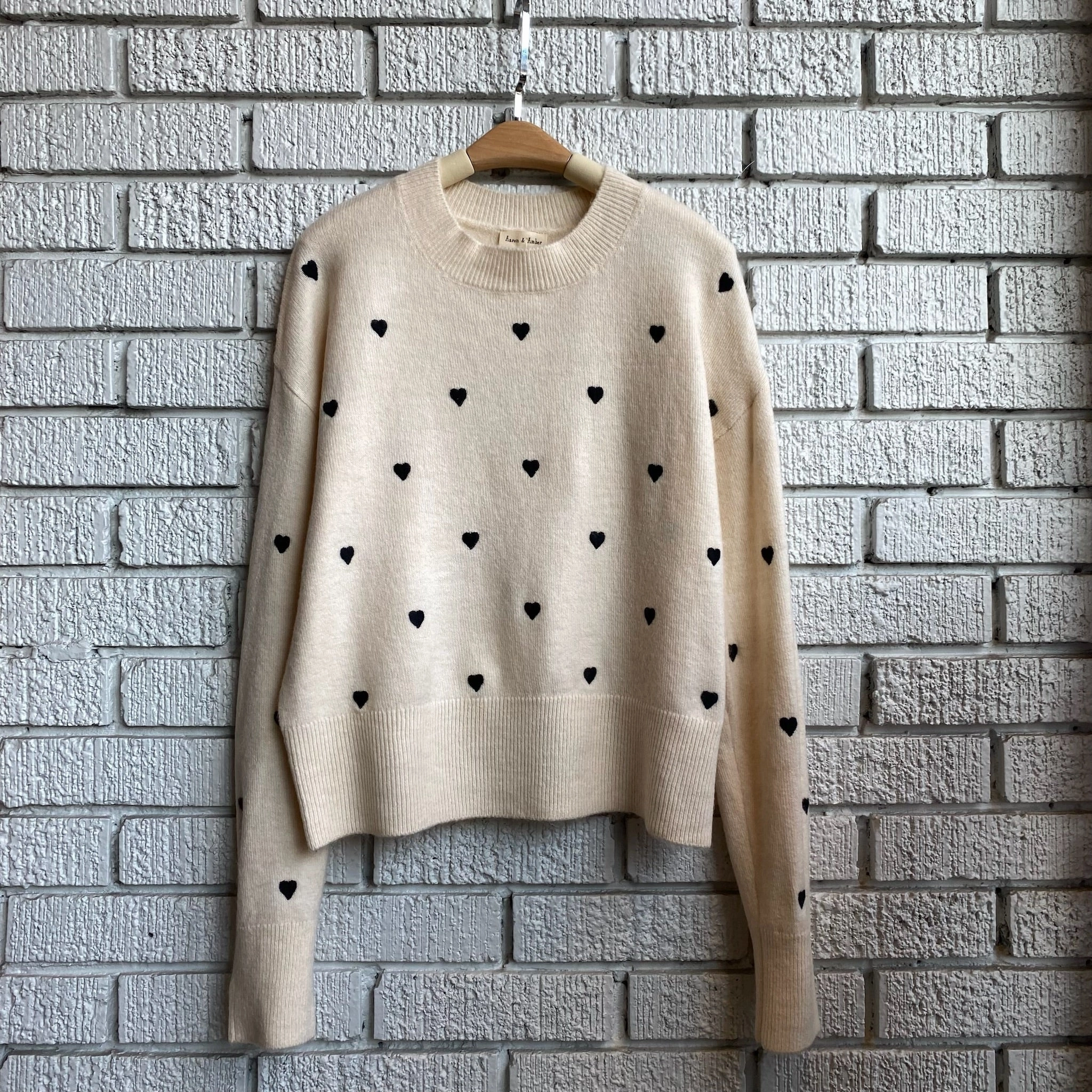 Cold Day Look HEART Embroidery Sweater