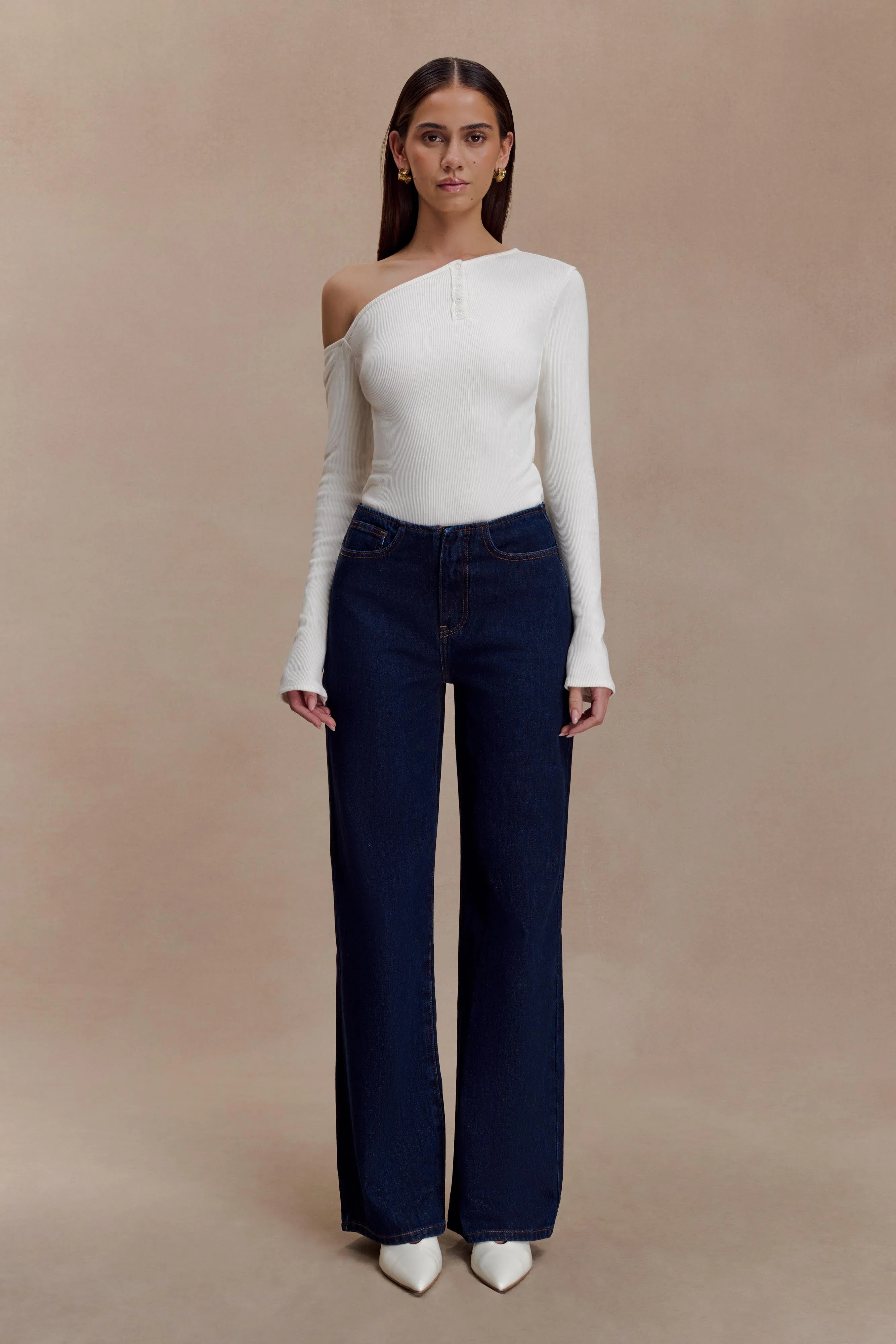 Minimalist Stitching ChafeFreeEdging Maelle Off Shoulder Long Sleeve Top - Ivory