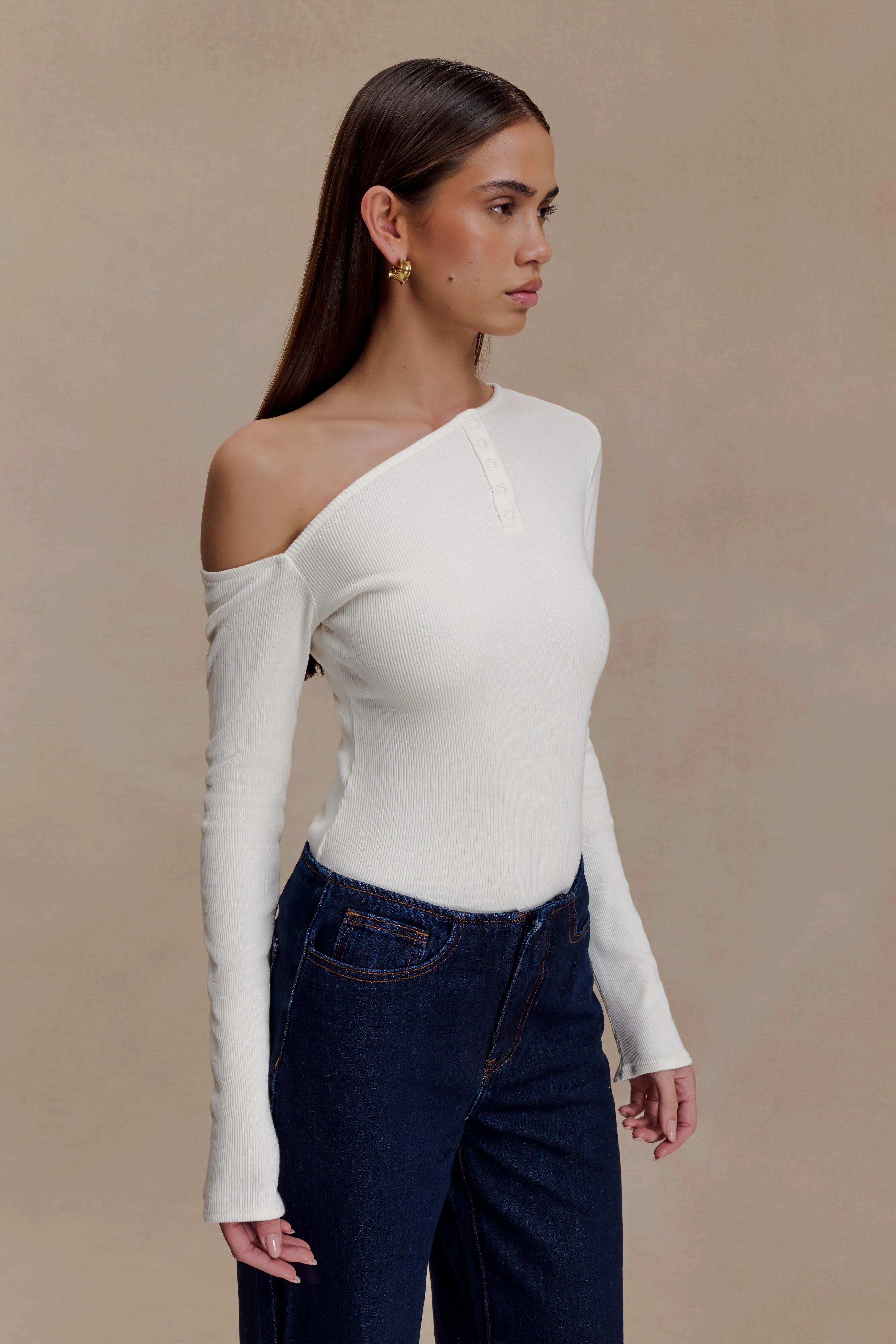 Maelle Off Shoulder Long Sleeve Top - Ivory HighNeck Noise Reduced Zipper