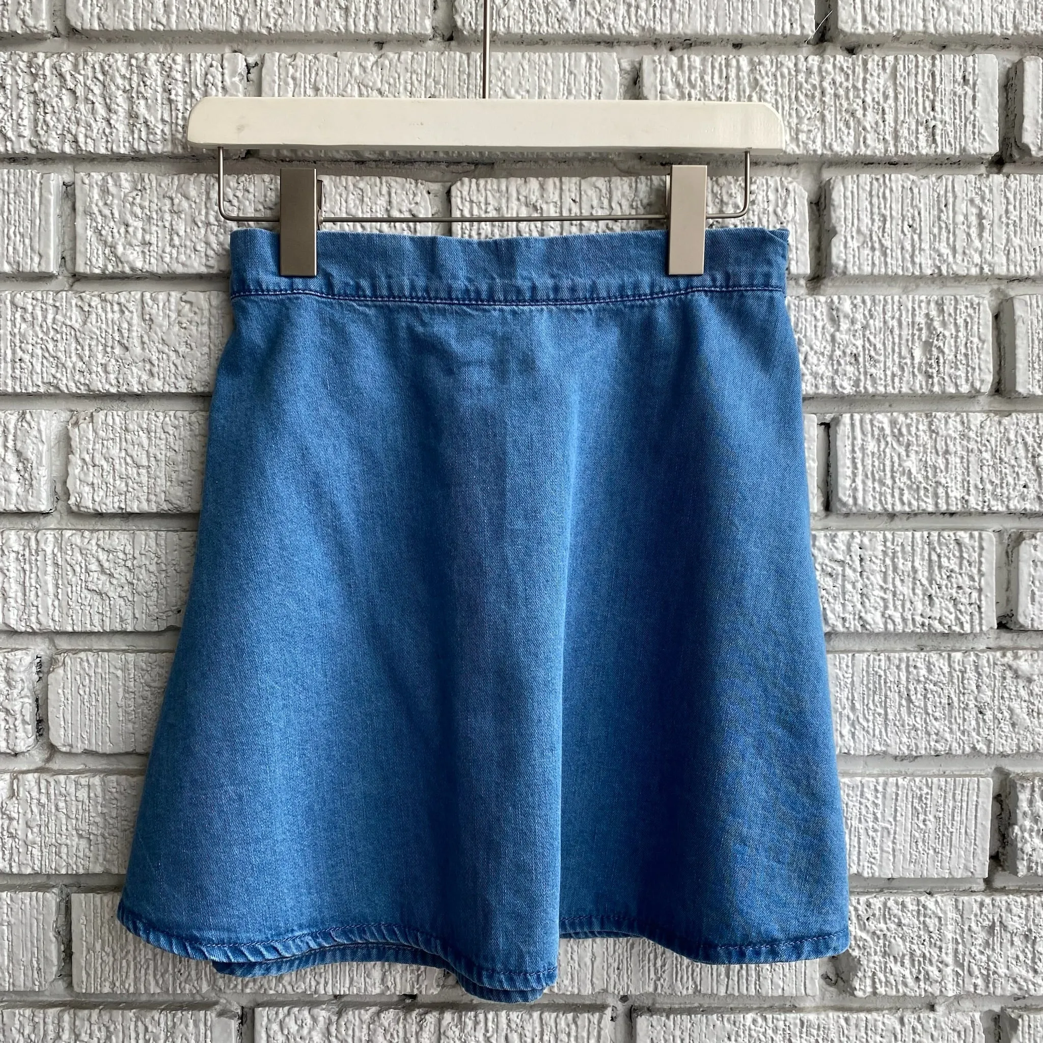 HILTON Mini Skirt Smooth Feel Clean Lines