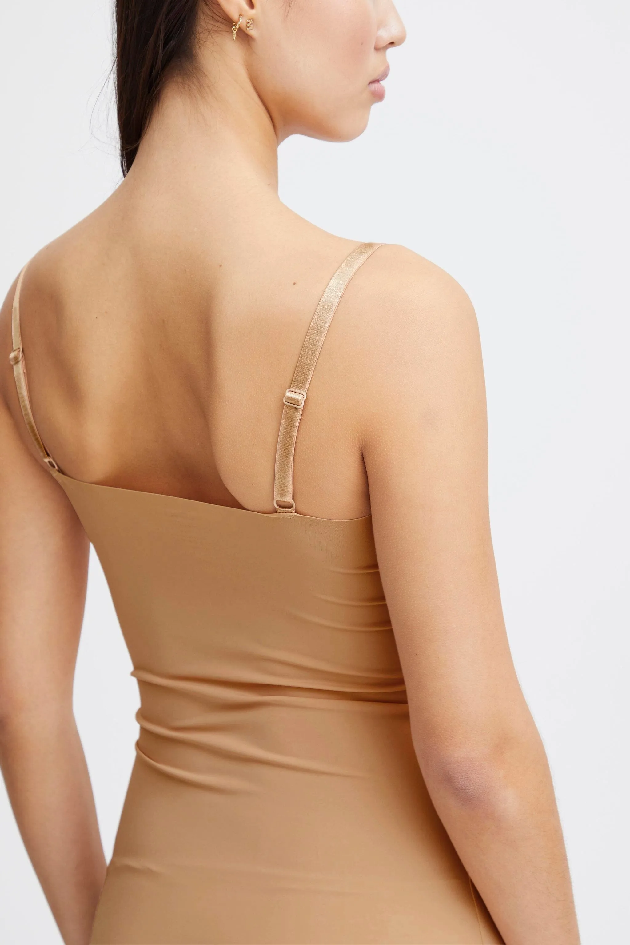 BASIC SLIP DRESS (NUDE) Layered Movement