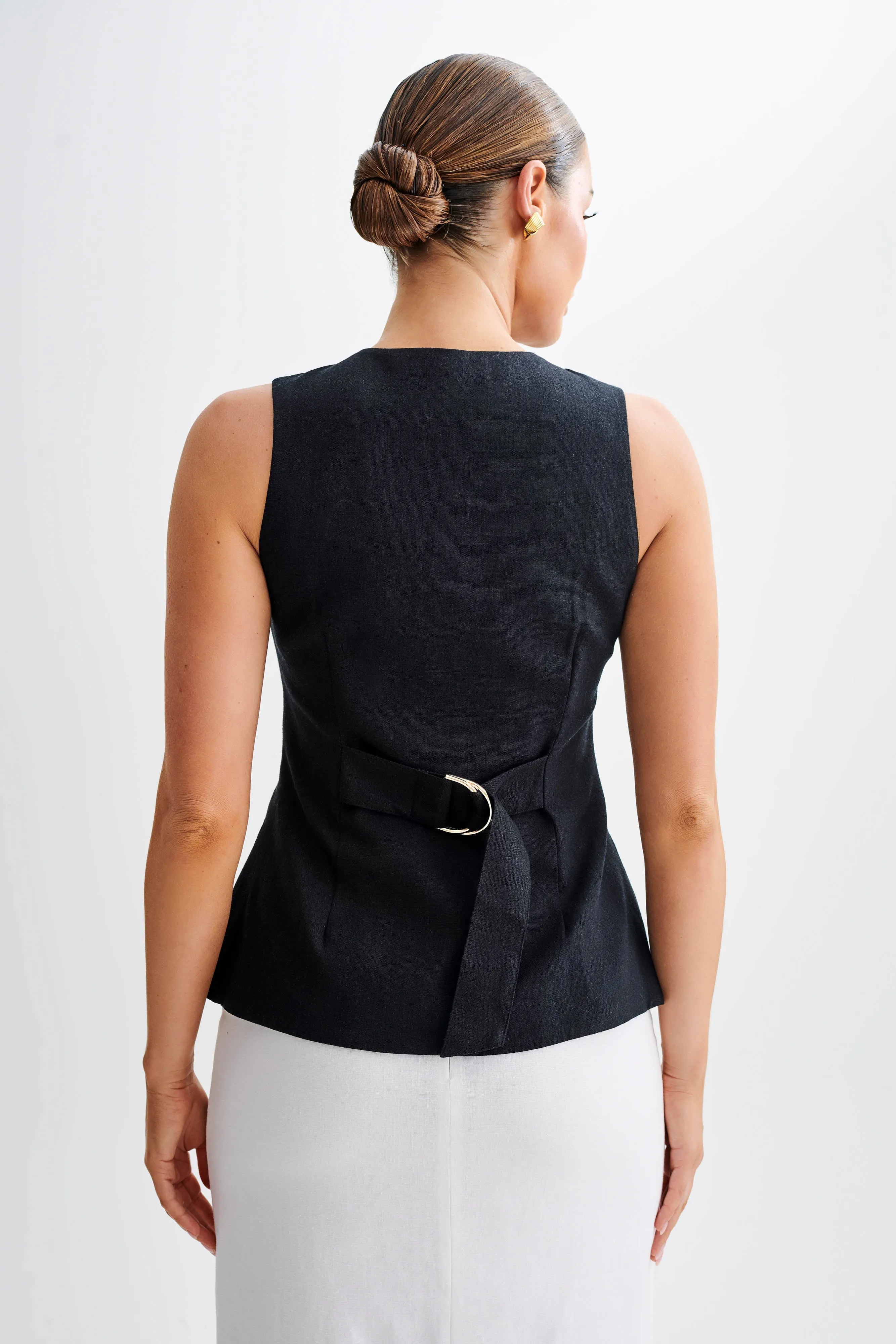 Laurence Sleeveless Linen Longline Top - Black LightweightWeave SeamFreeShoulder