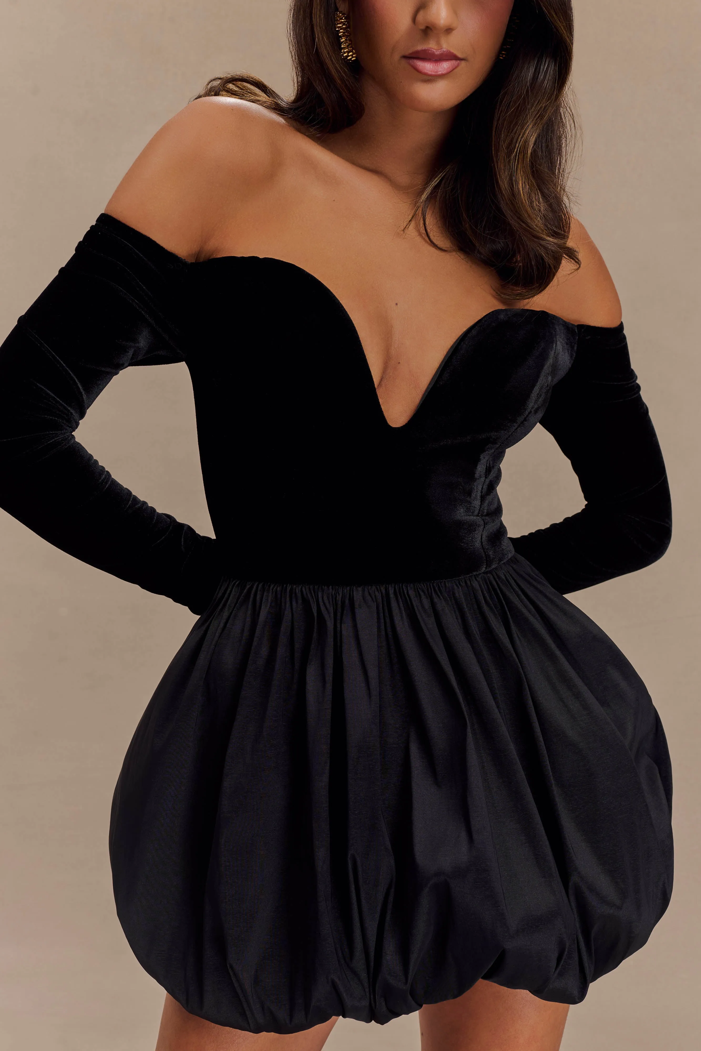 Liv Off Shoulders Velvet Mini Dress - Black Smart Fabric
