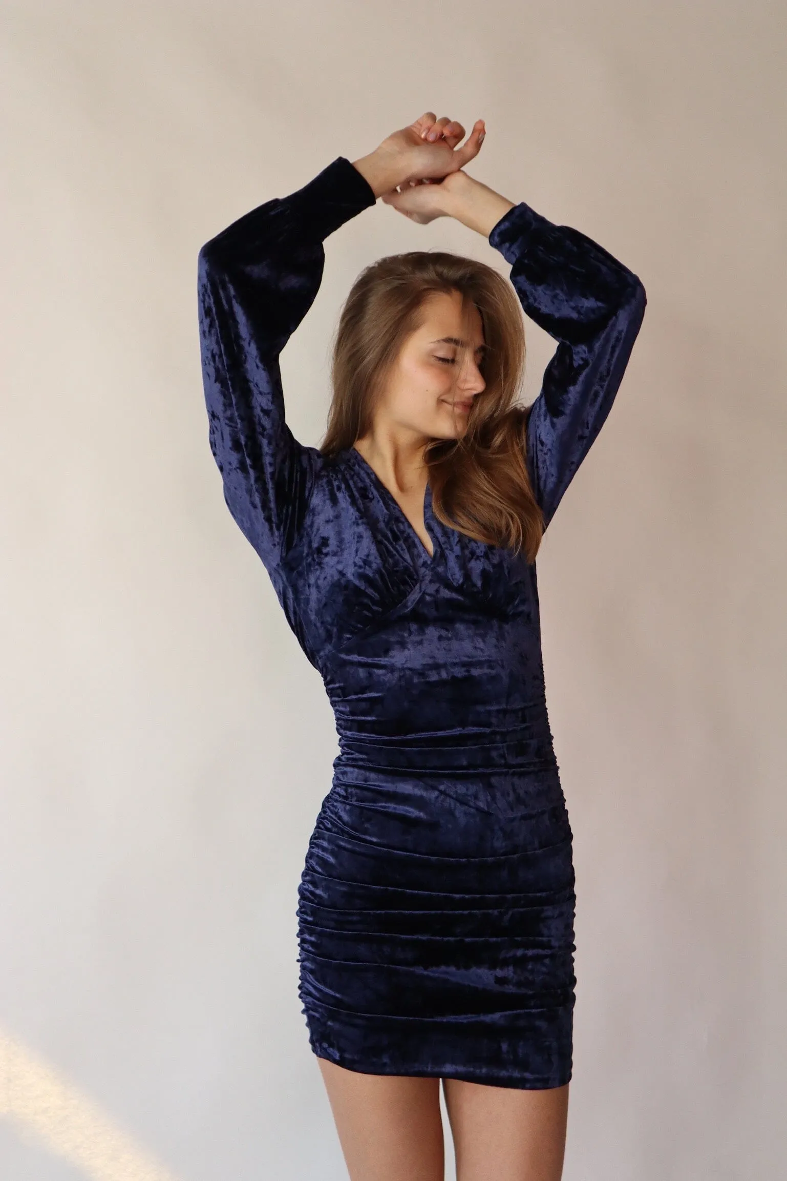 NAVY ROUCHED VELVET DRESS Soft Air