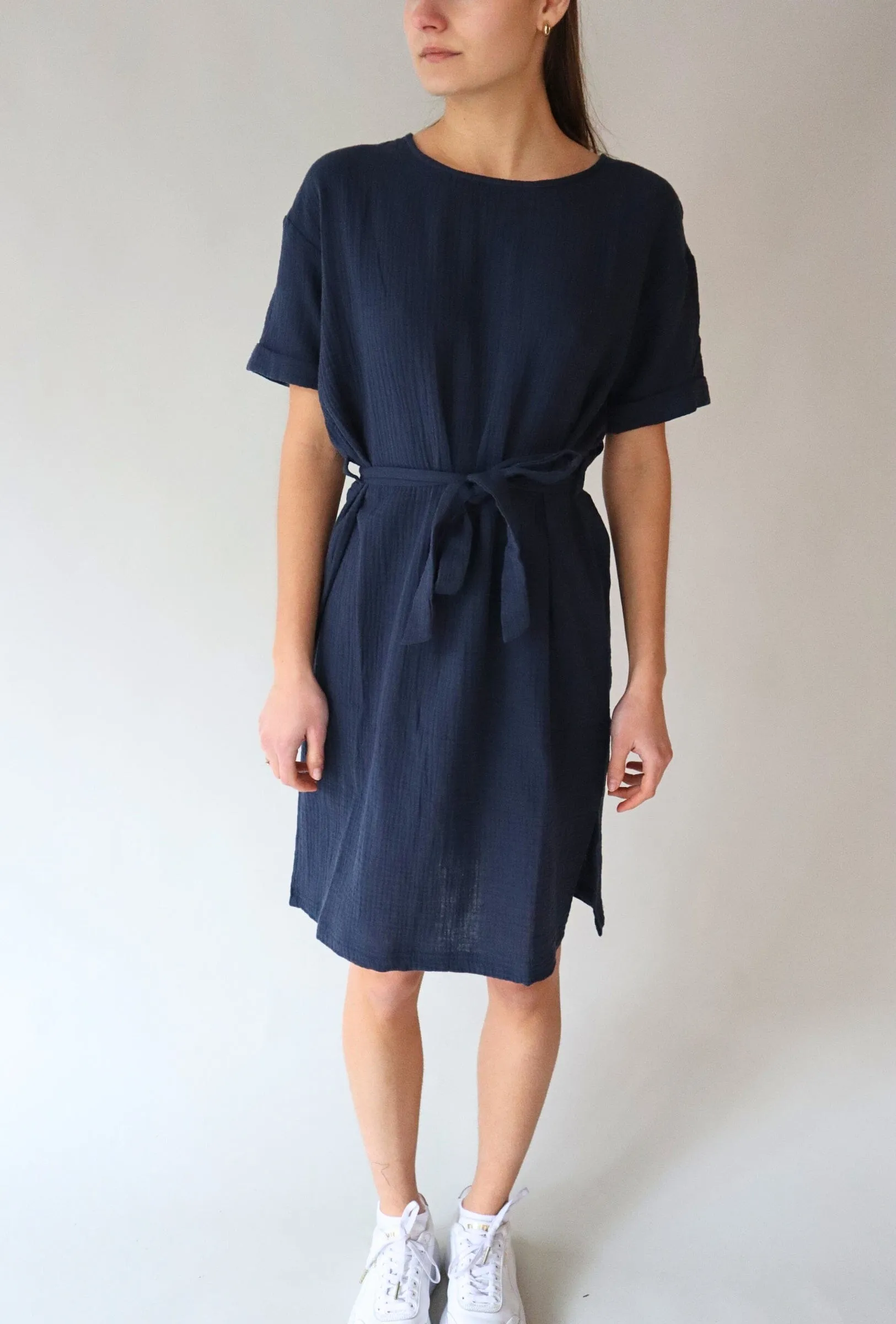 Statement Mood Subtle Glow NAVY SHIFT DRESS WITH TIE