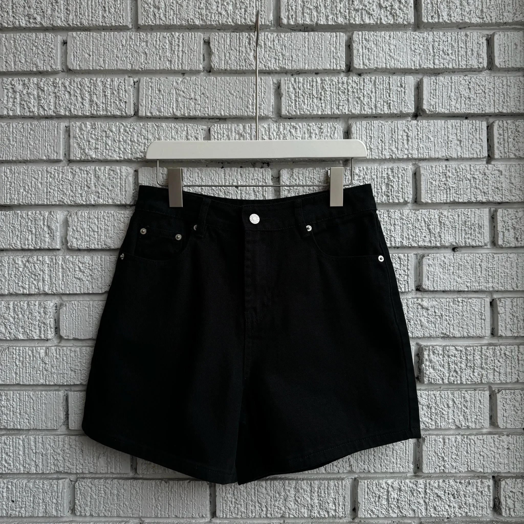 ON THE GO Shorts Anti Cling Technology