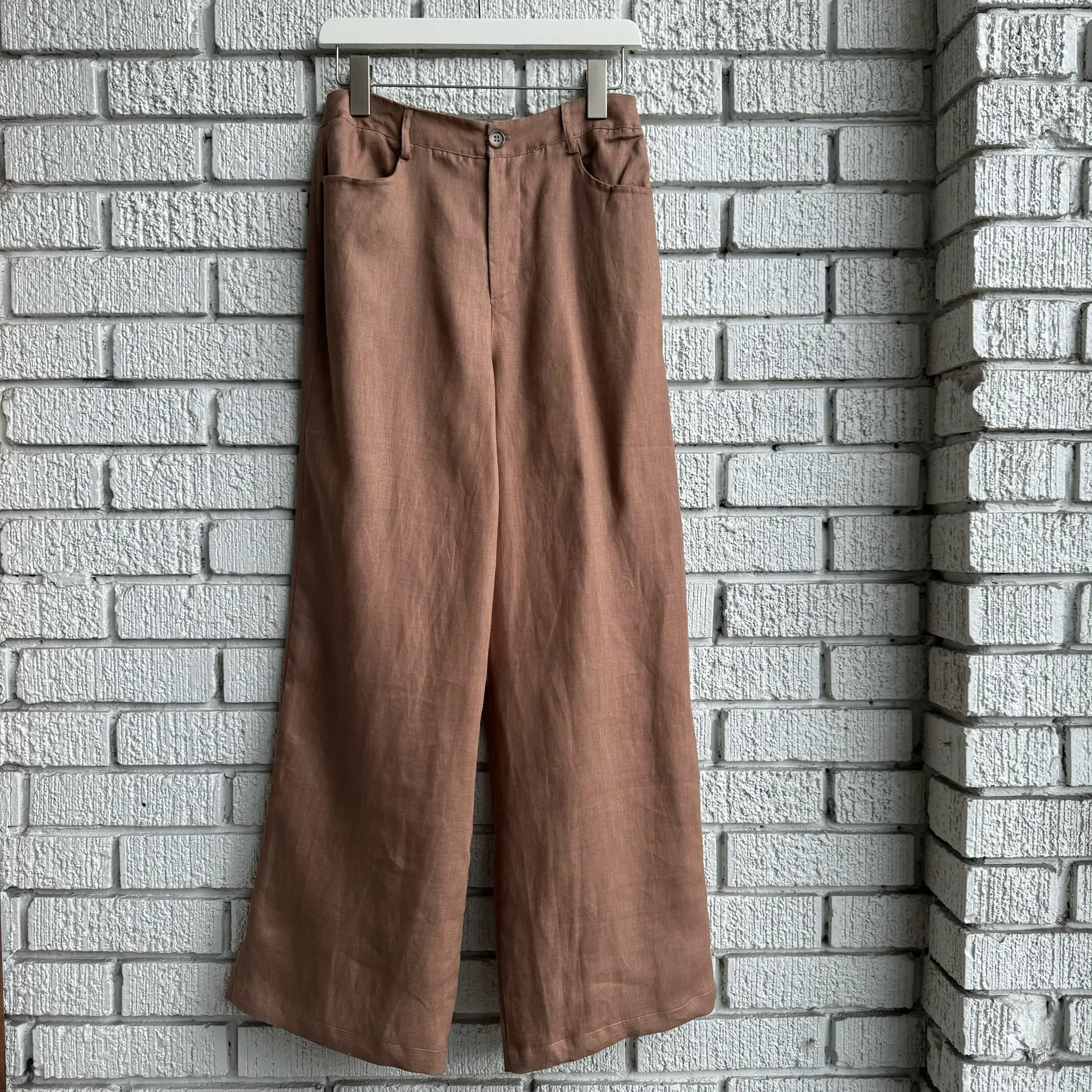 No Fuss Fit Sleek lines THE STAPLE Linen Trouser