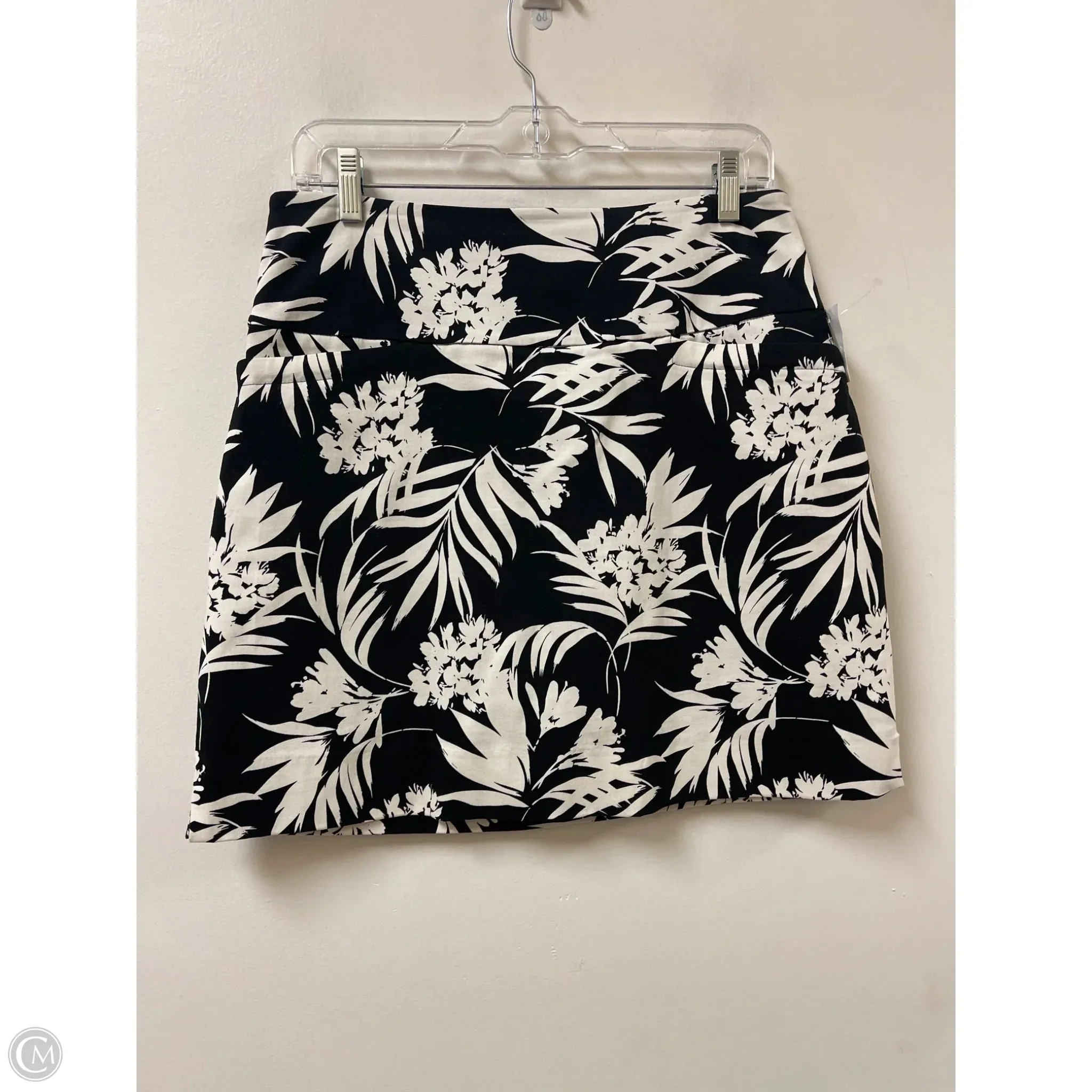 Fitted Cut Skort By Sc & Co In Black & White, Size: 8