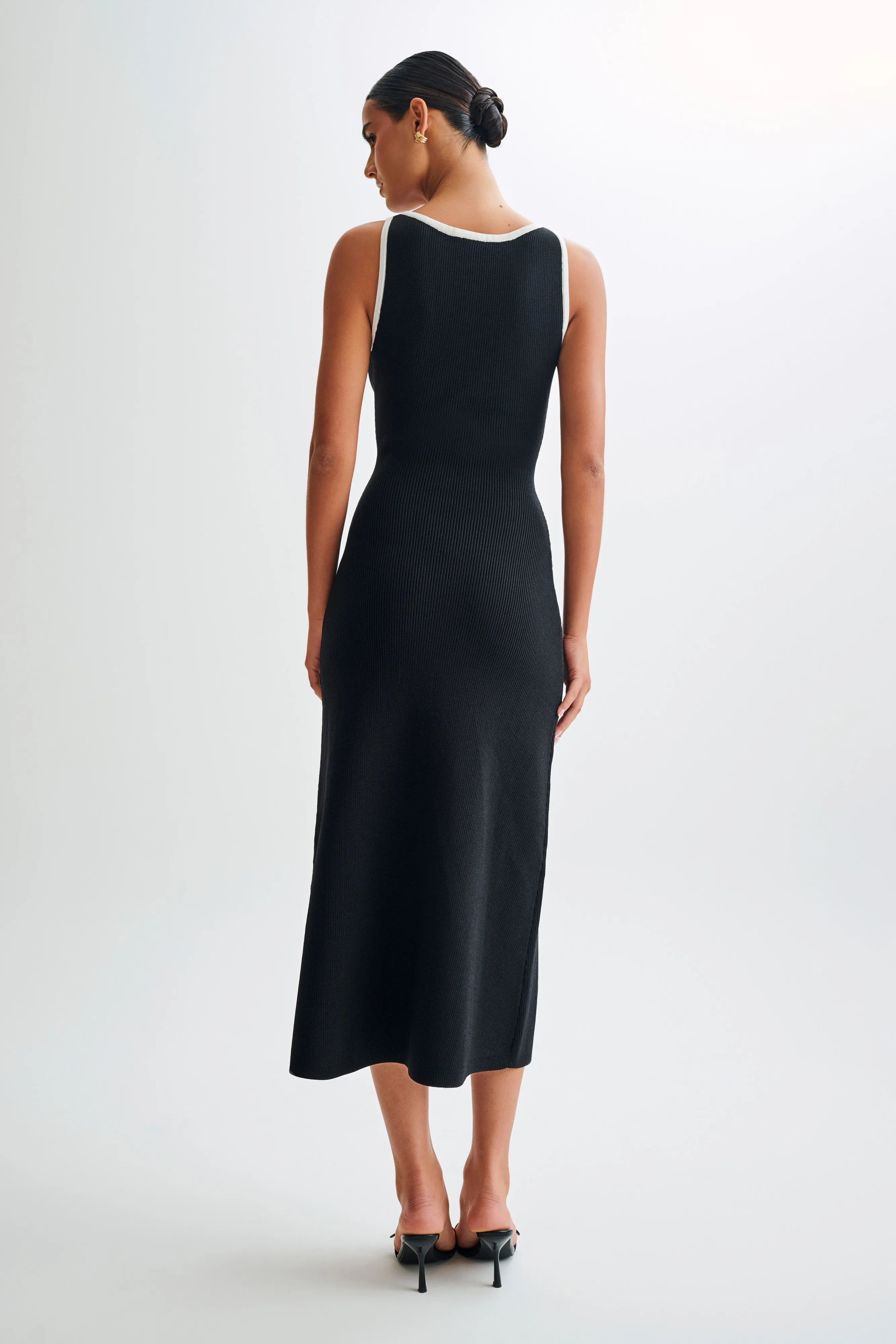 Sawyer Sleeveless Buttoned Maxi Dress - Black/White Flow Ready