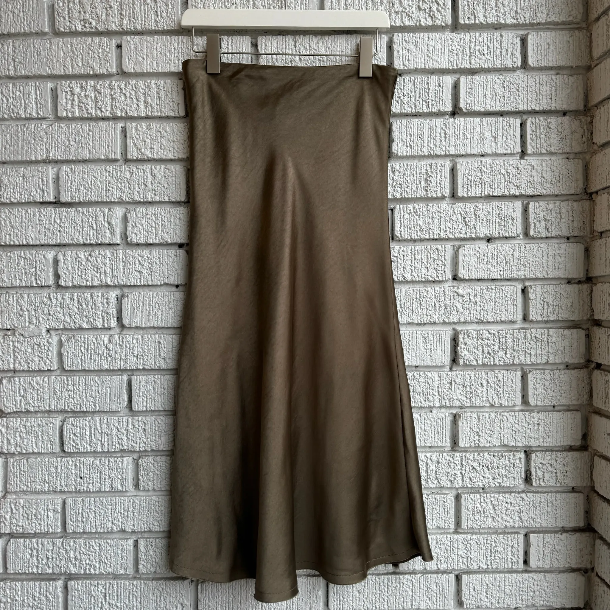 CHESTER Slip Skirt Smart Fit Fashion Style