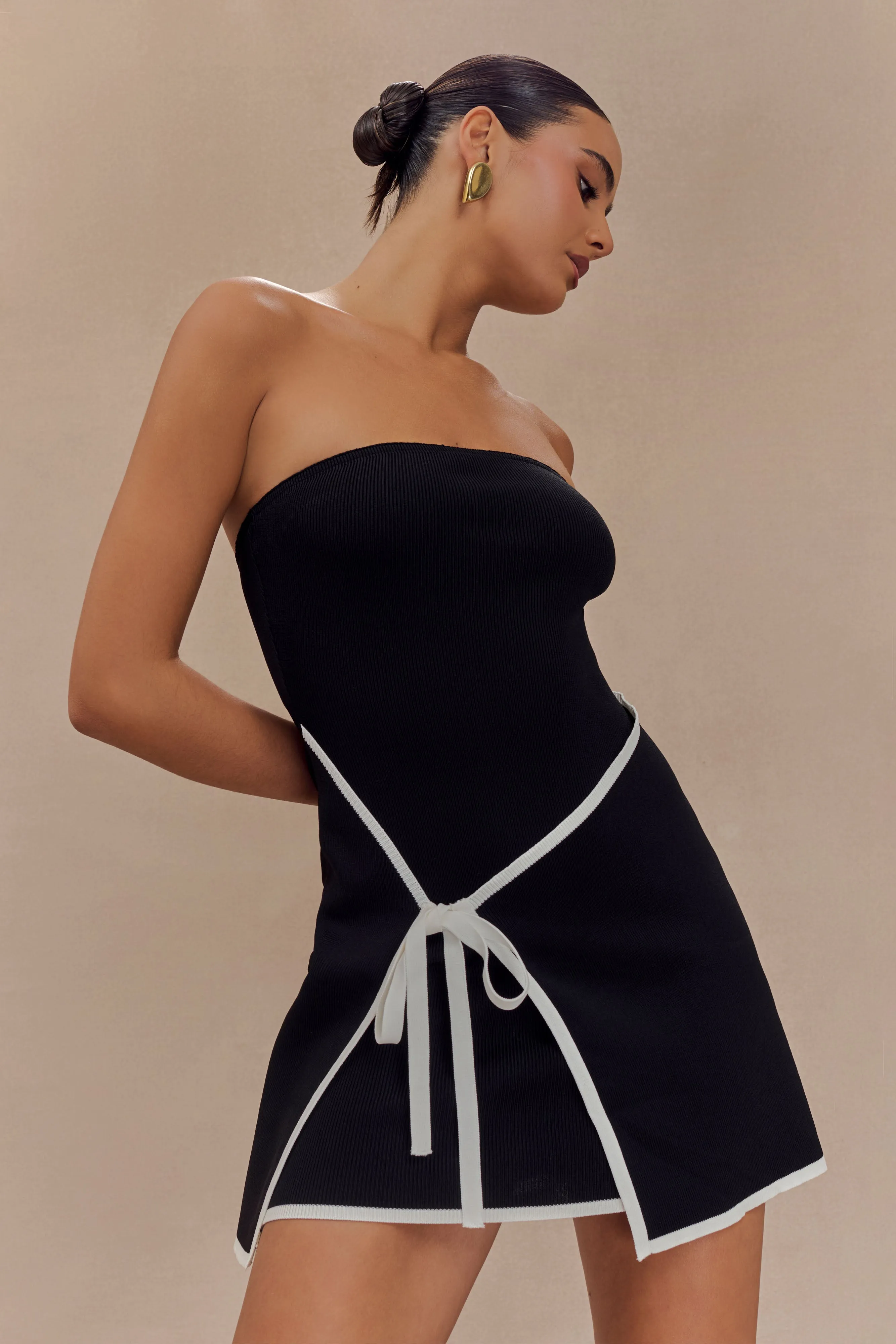 Rian Strapless Knit Mini Dress - Black relaxed shape