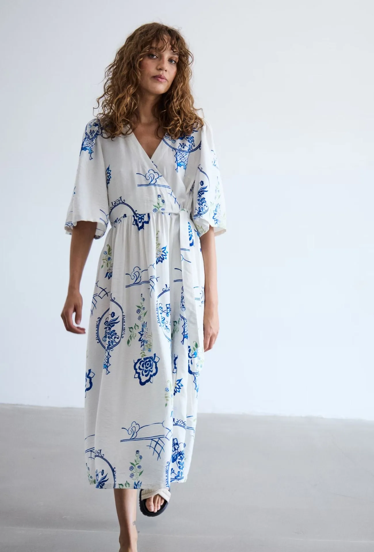 Flowy Texture Smart and Relaxed SANTORINI WRAP DRES