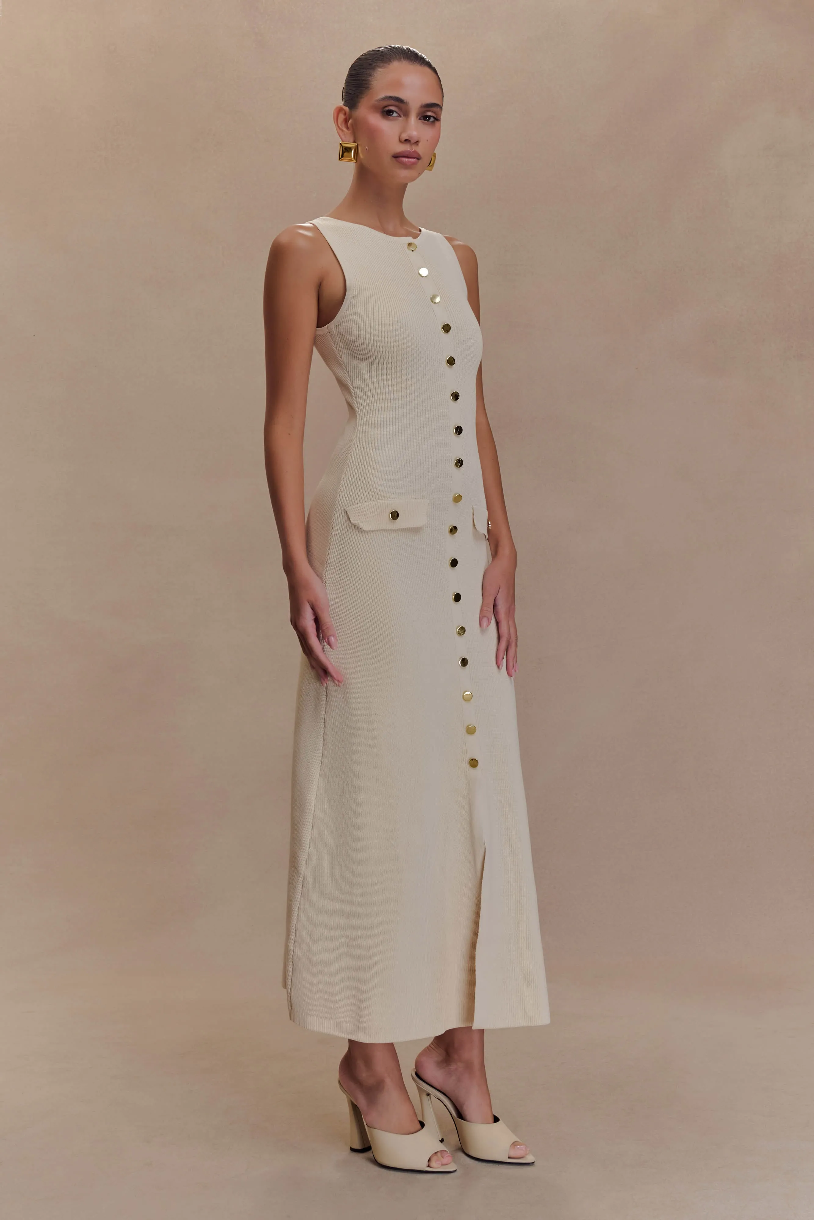 Gradient Shade Sawyer Sleeveless Buttoned Maxi Dress - Ivory