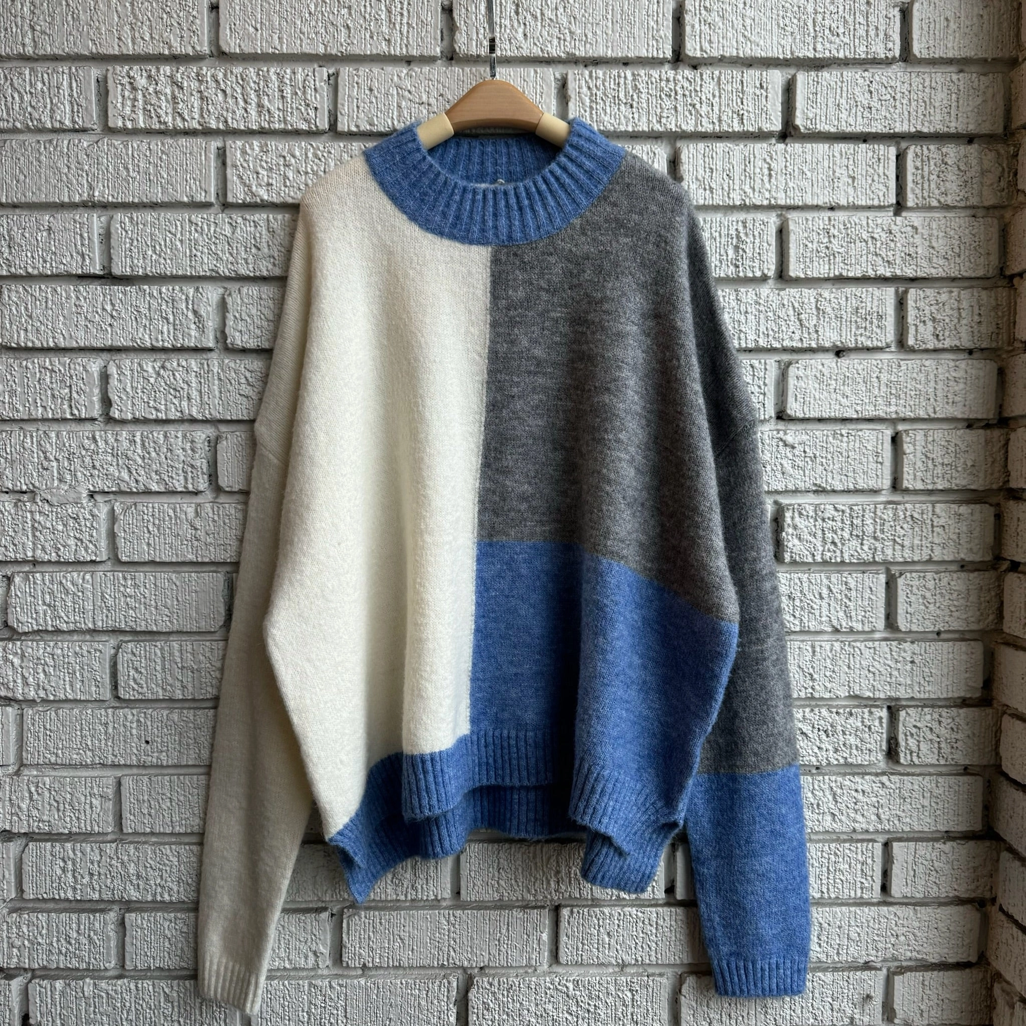 Hypoallergenic Yarn Construction SAWYER Colourblock Sweater