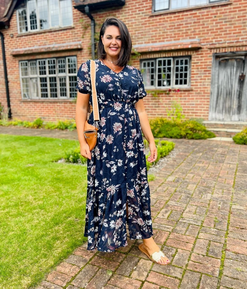 confident look Fresh Texture Navy Floral Tiered Maxi Dress