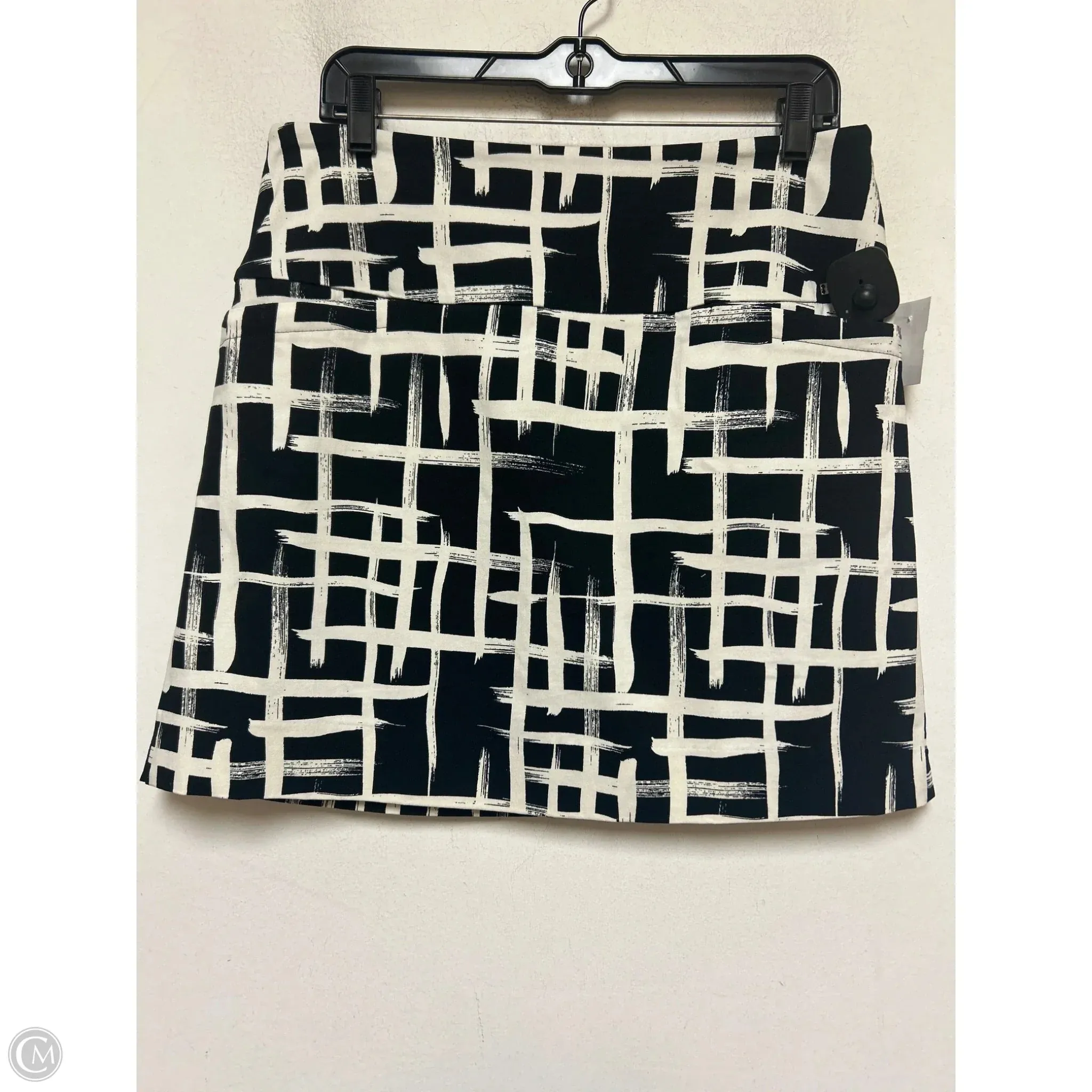light texture Smooth Edging Skort By Sc & Co In Black & White, Size: 12