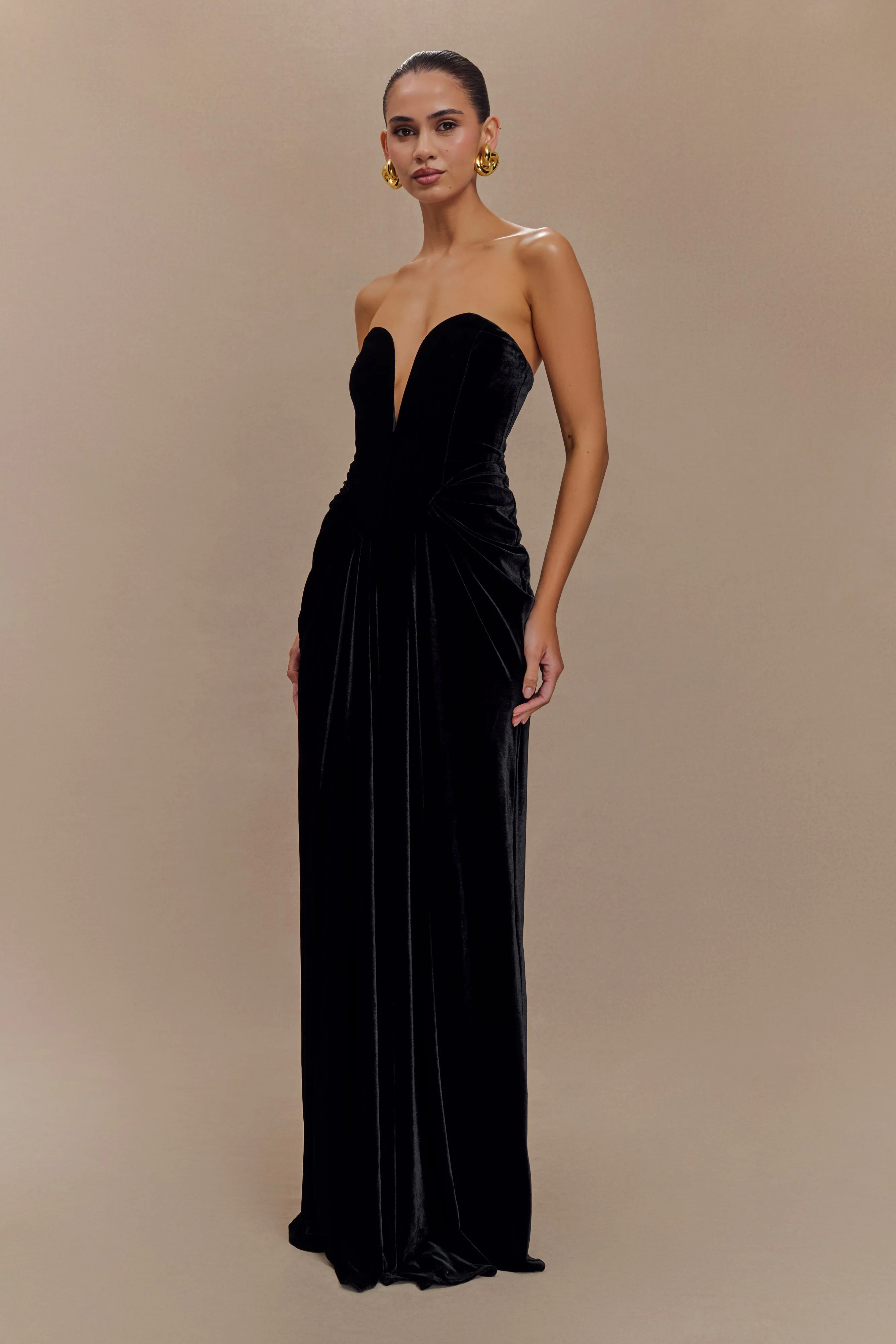 Versatile dress for layering Fitted Neat Paige Strapless Velvet Maxi Dress - Black
