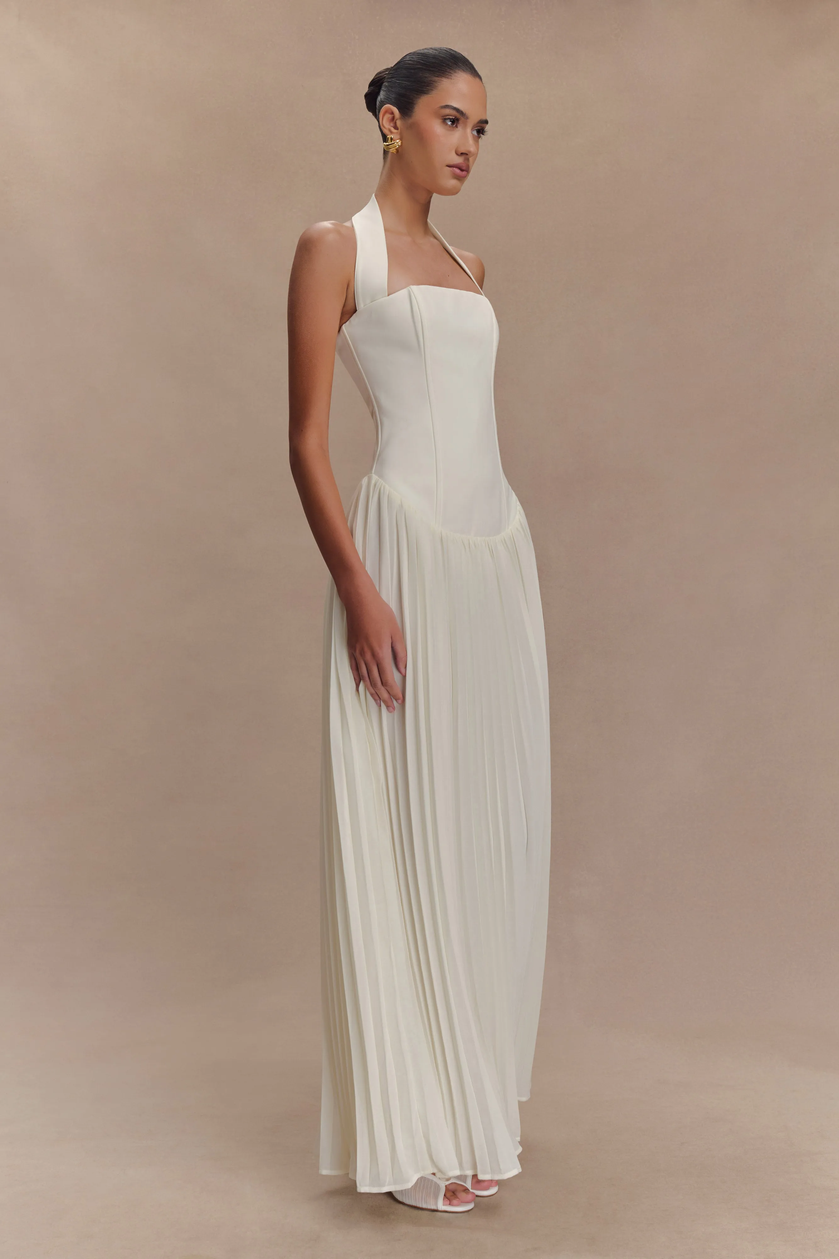 Breezy Style Contrast-Piping Stacie Pleated Halter Maxi Dress - Ivory