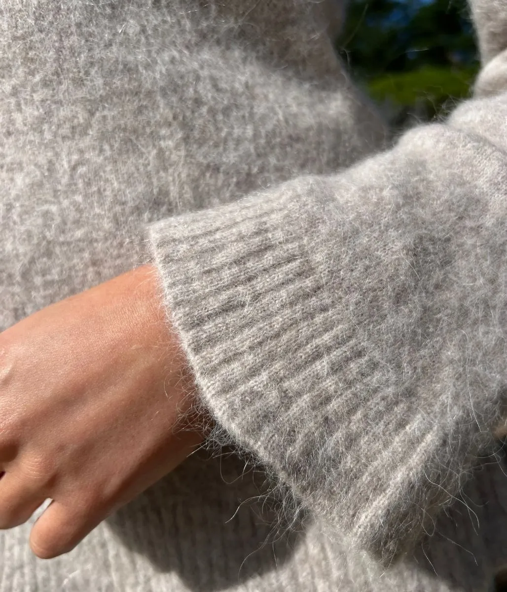 Warm Knit Design Wrinkle Free Material Stone Alpaca Blend Crew Neck Jumper