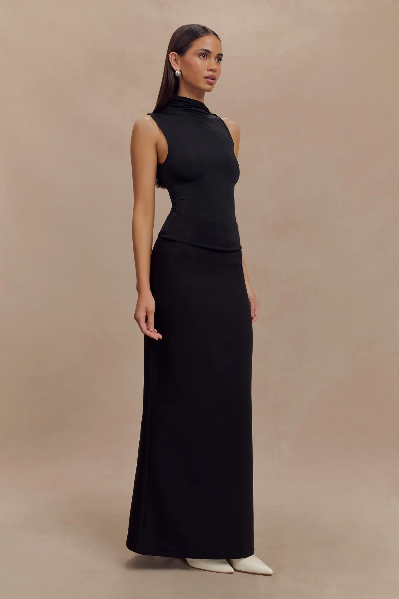 AdjustableNeckline MultiPocketDesign Hadleigh Sleeveless Slinky Top - Black