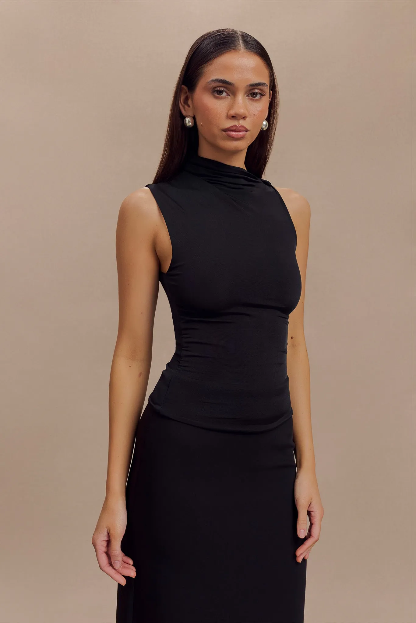 HeatSealed Seams Durable Hem Stitching Hadleigh Sleeveless Slinky Top - Black