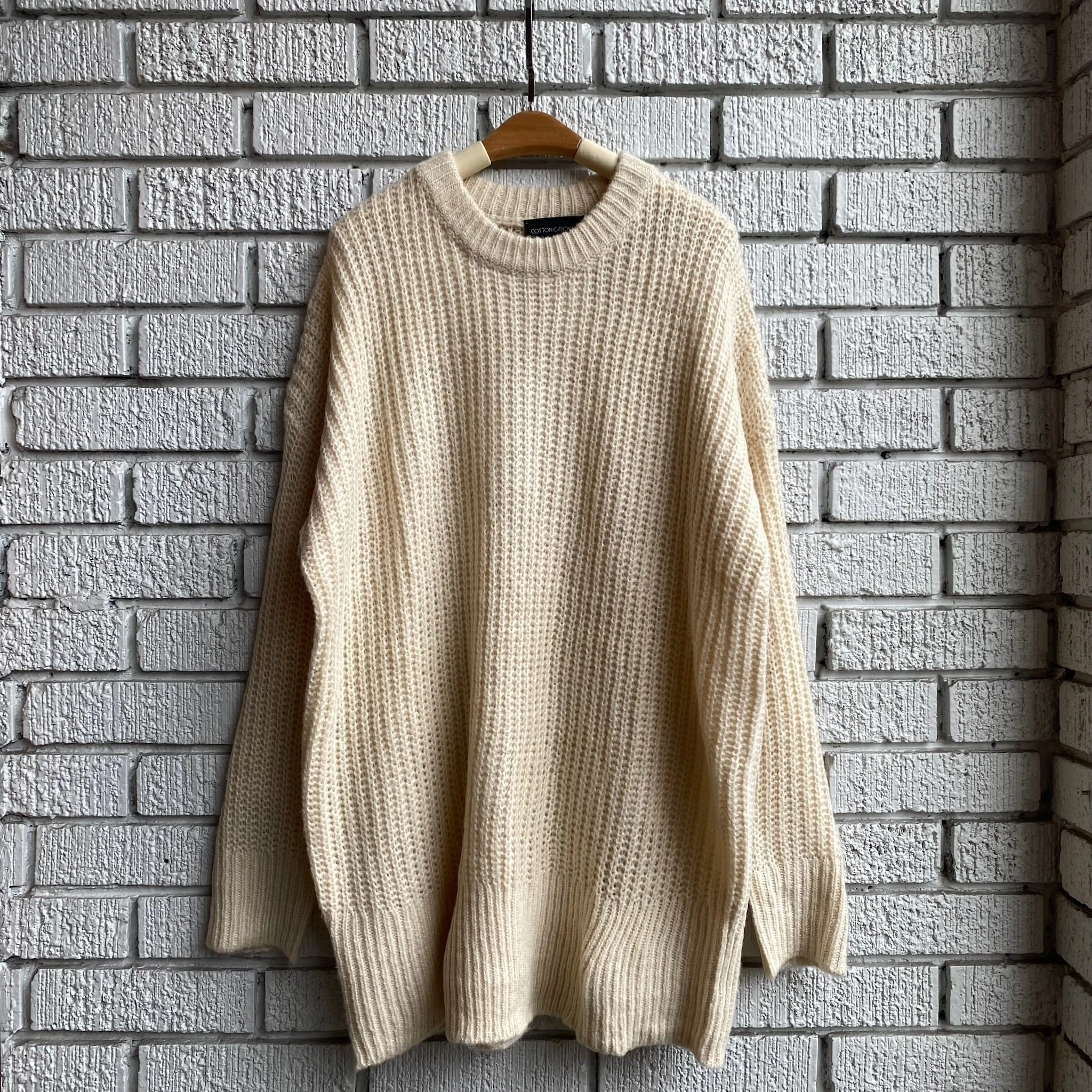 Elastic cuffs MAISON Sweater