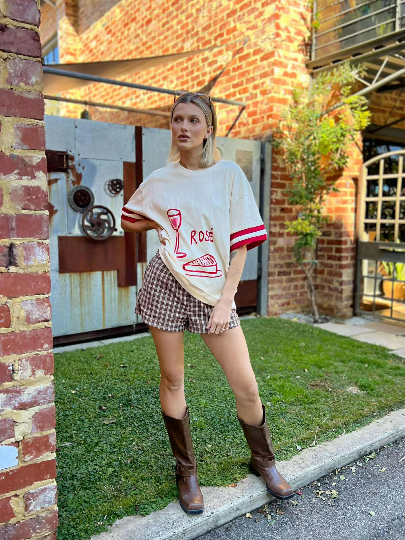 THE ROSE TEE Double Needle Stitching