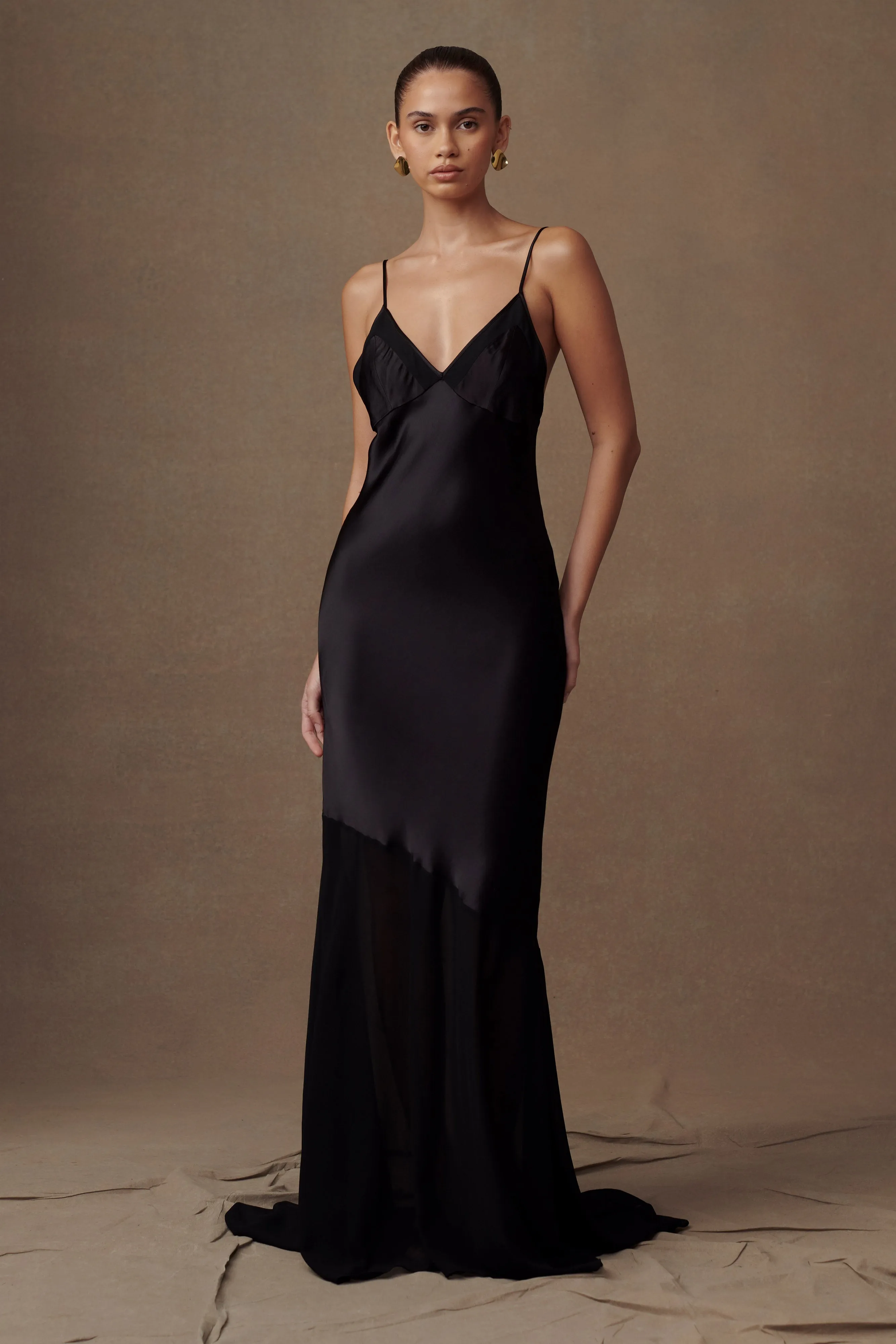 Travel Vibe Evelyn Iridescent Satin Maxi Dress - Black